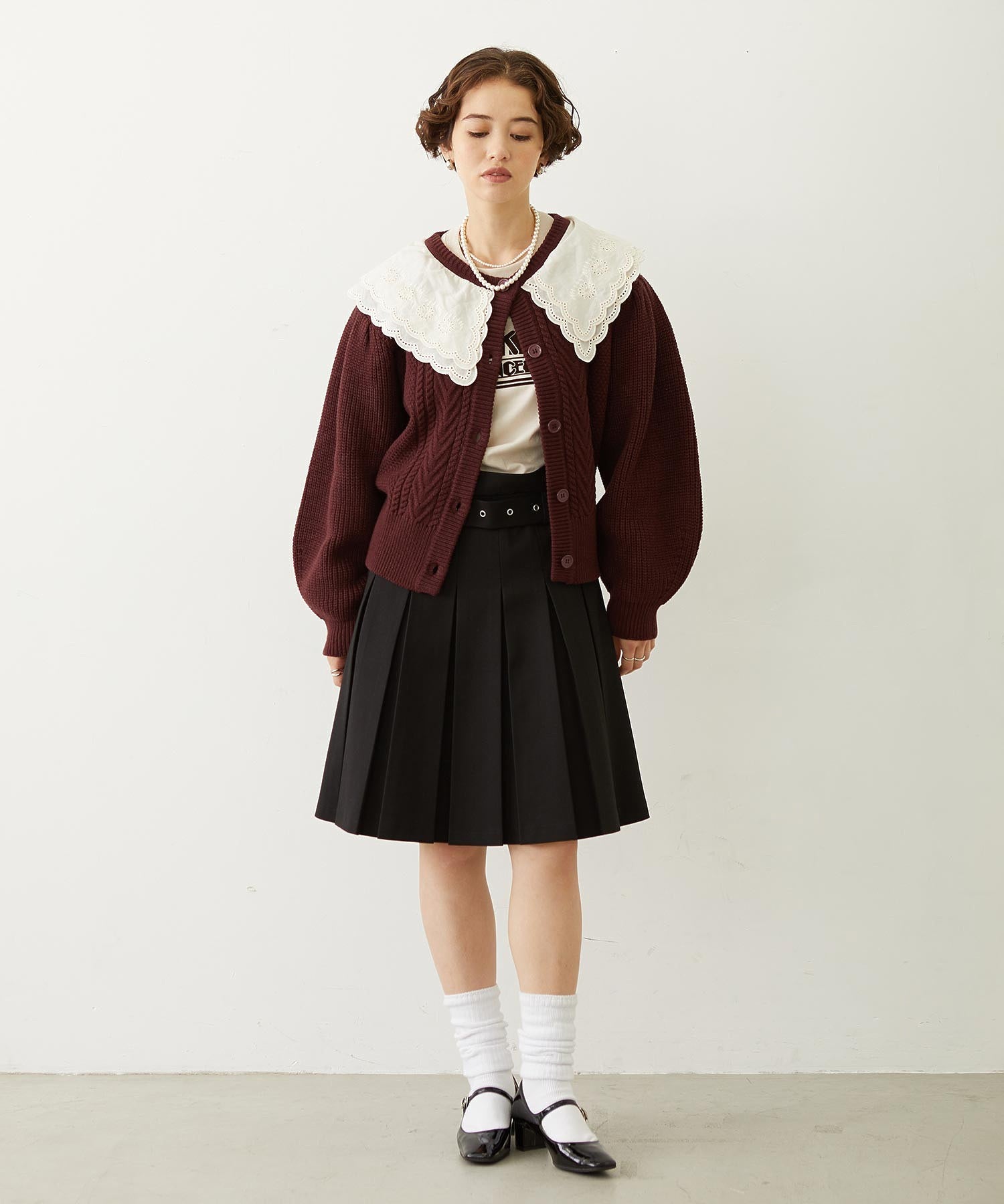 LACE COLLAR KNIT TOP