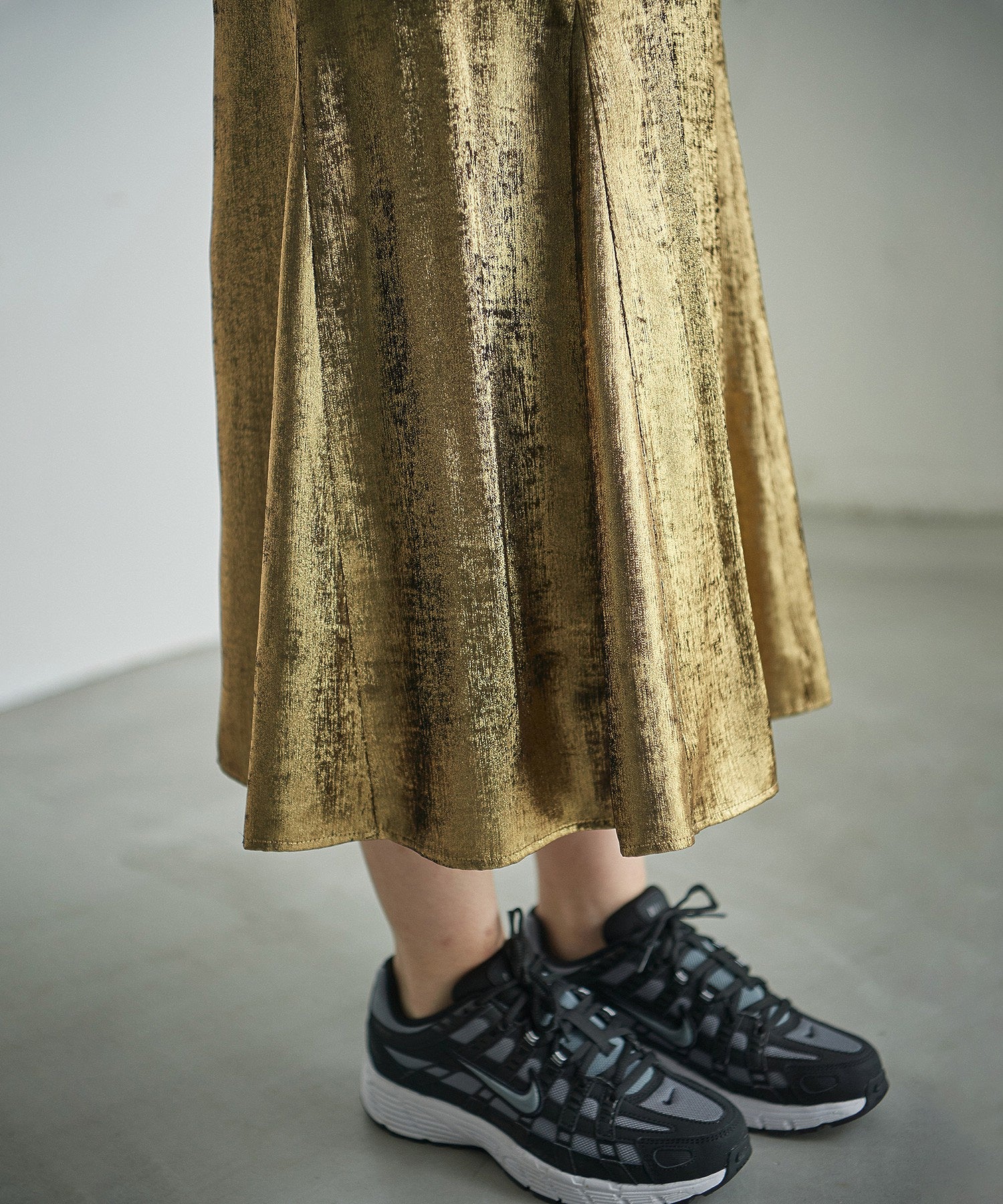 セミフレアメタリックスカート