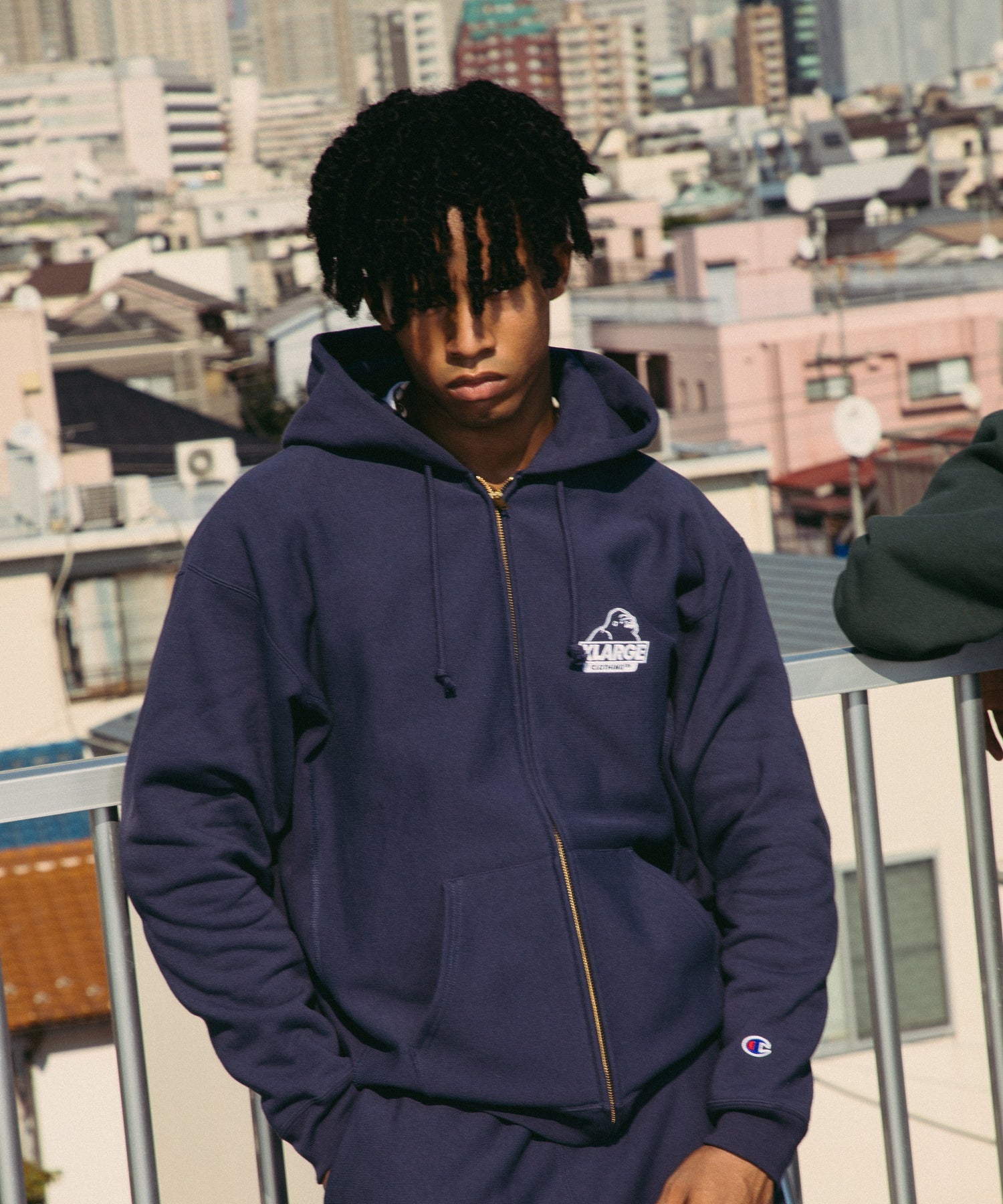XLARGE×Champion REVERSE WEAVE ZIP UP HOODED SWEATSHIRT