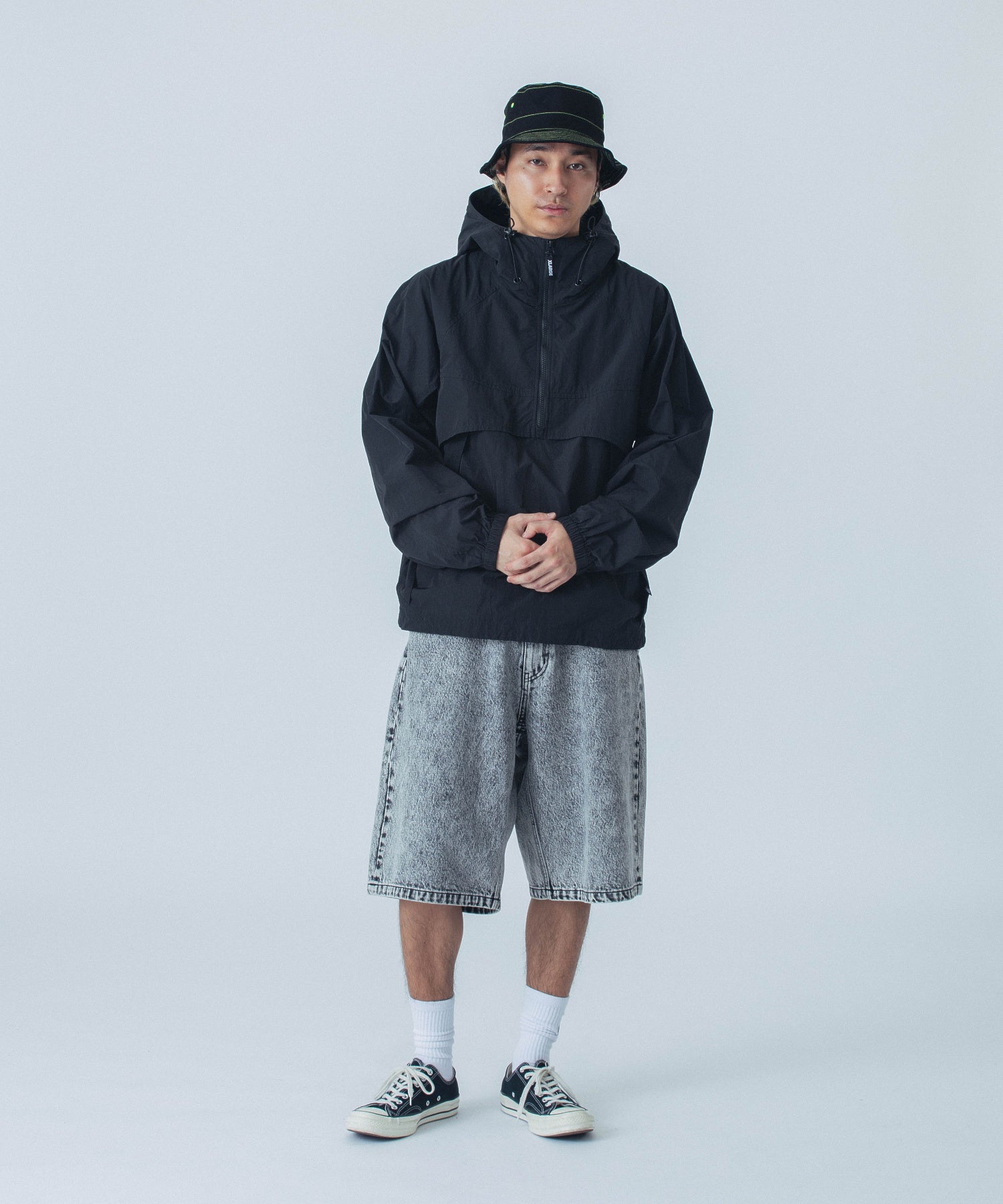 CONTRAST STITCHED BUCKET HAT