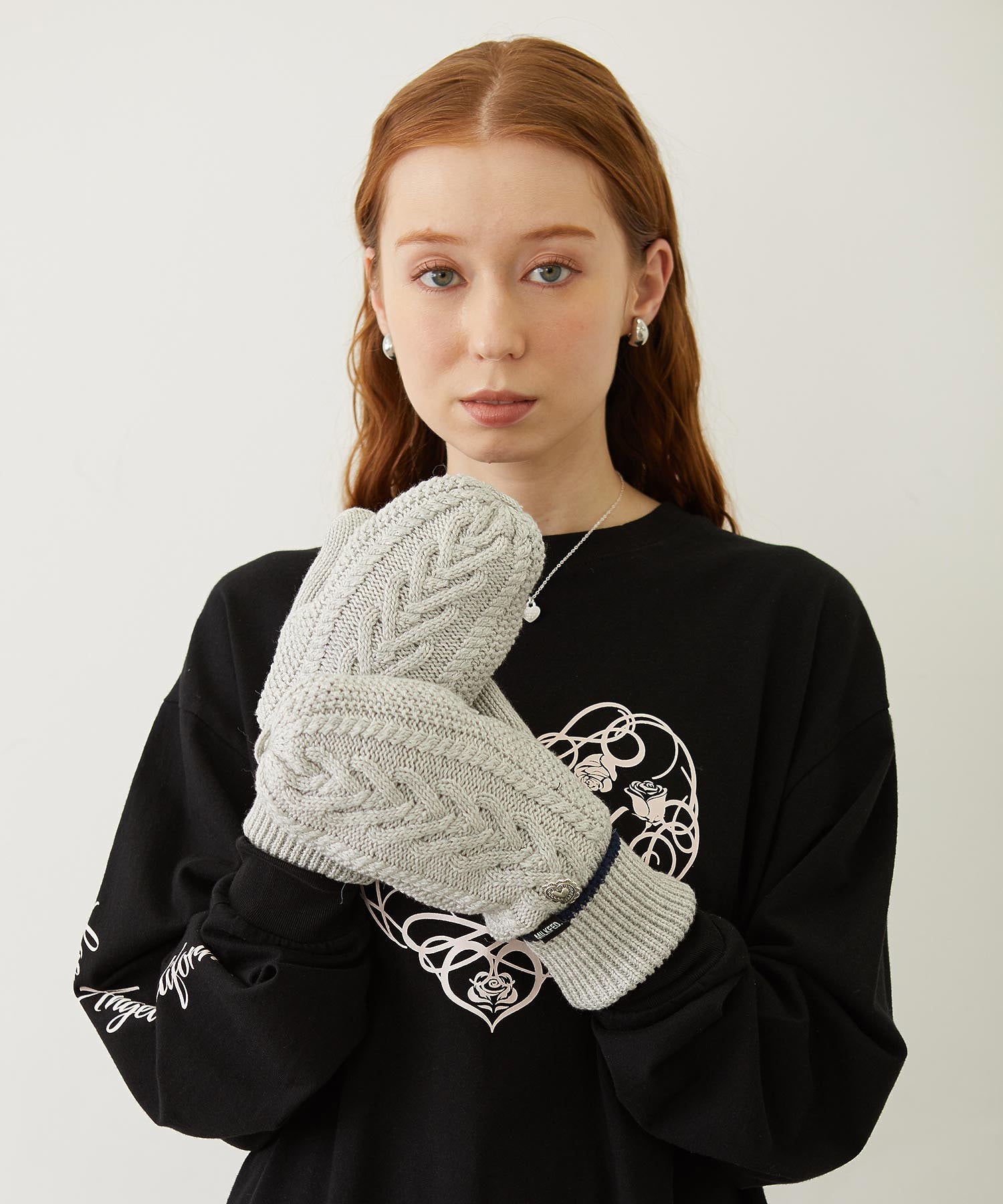 HEART CABLE MITTENS