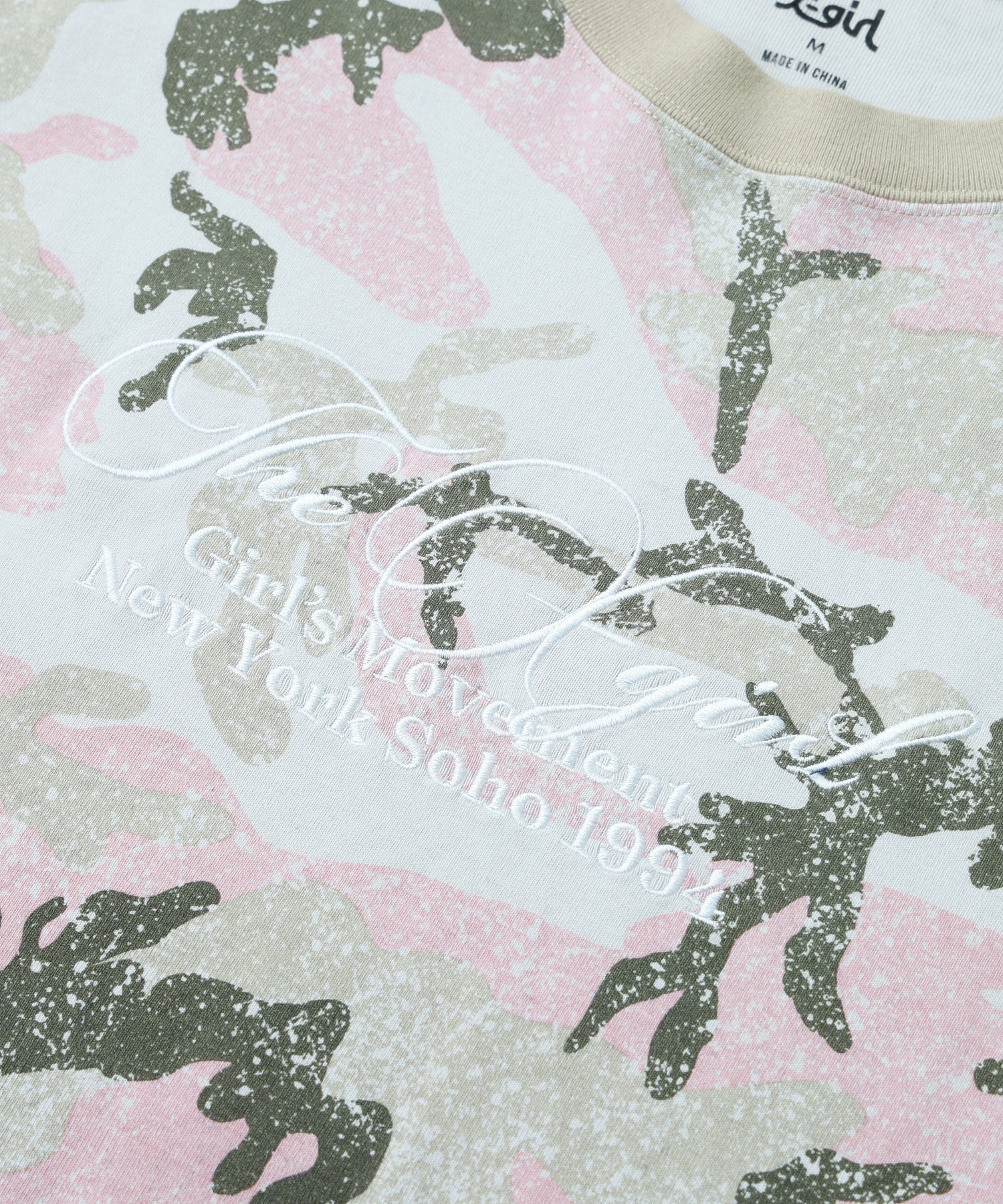 FADED CURSIVE SCRIPT LOGO CAMO S/S TEE