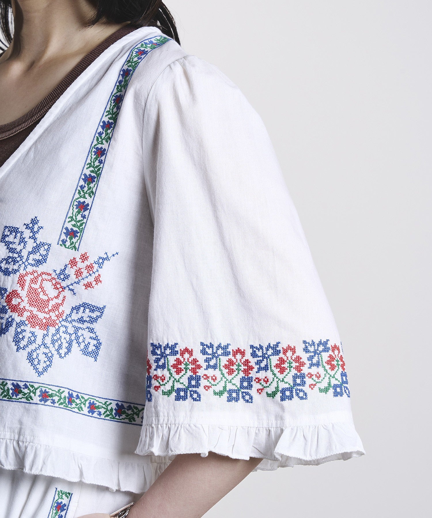 EMBROIDERY RIBBON BLOUSE