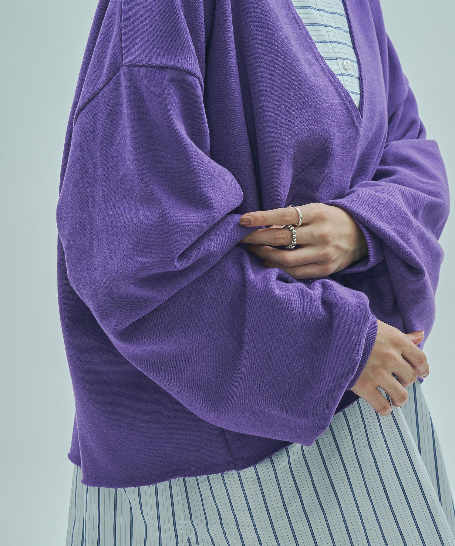V-NECK SWEATSHIRT