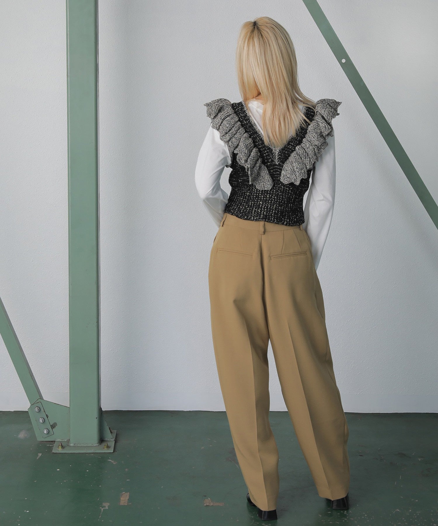 ツータックパンツ