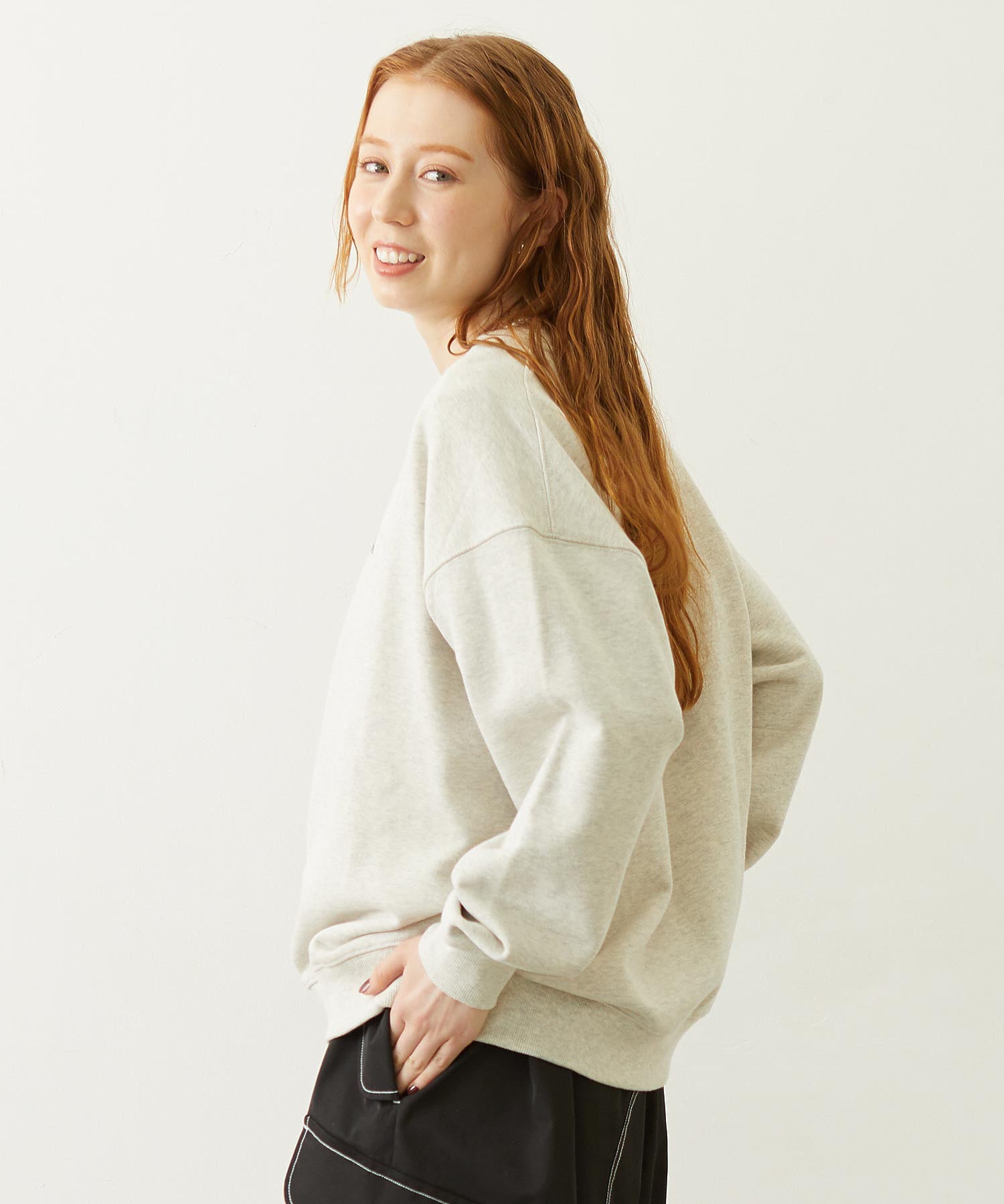 STENCIL LOGO WIDE CREW SWEAT TOP
