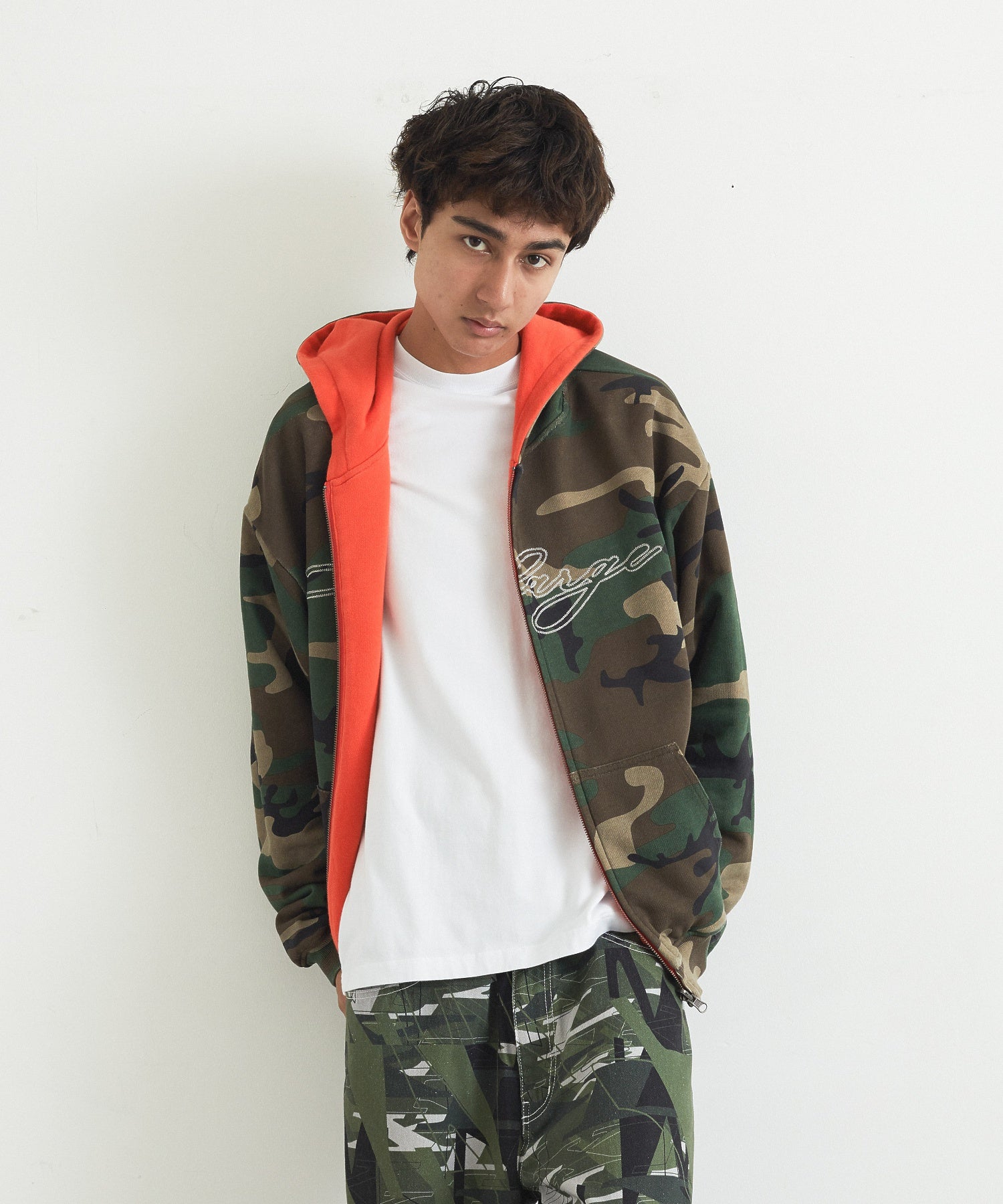 MODEL身長：183cm / 着用サイズ：Lサイズ