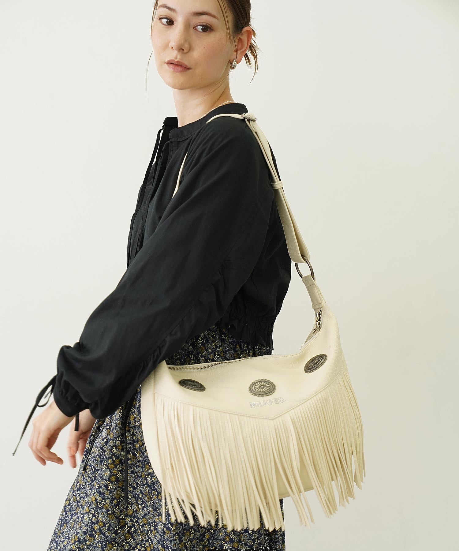 FRINGE SHOULDER BAG