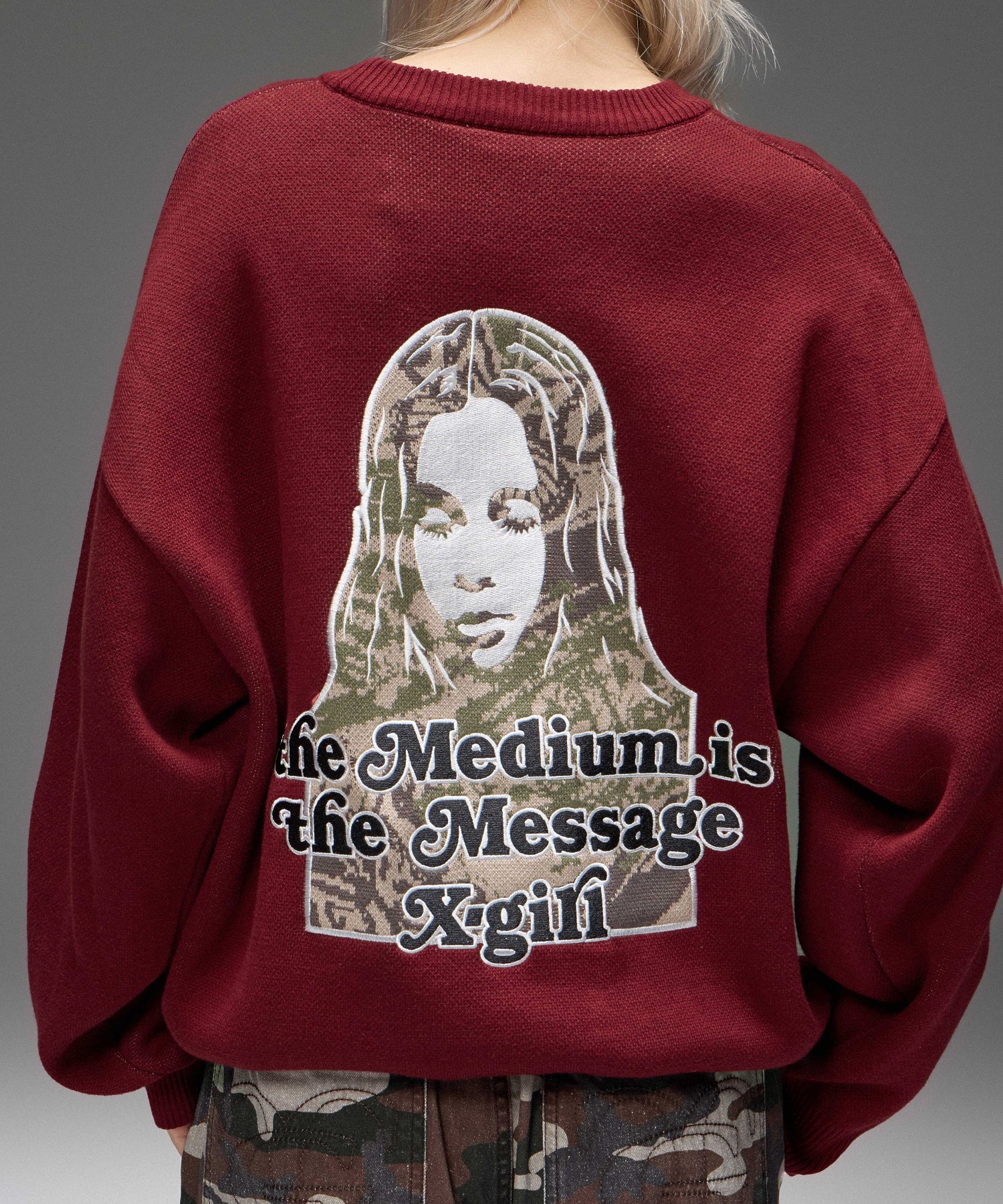 CAMO FACE AND LOGO JACQUARD KNIT TOP