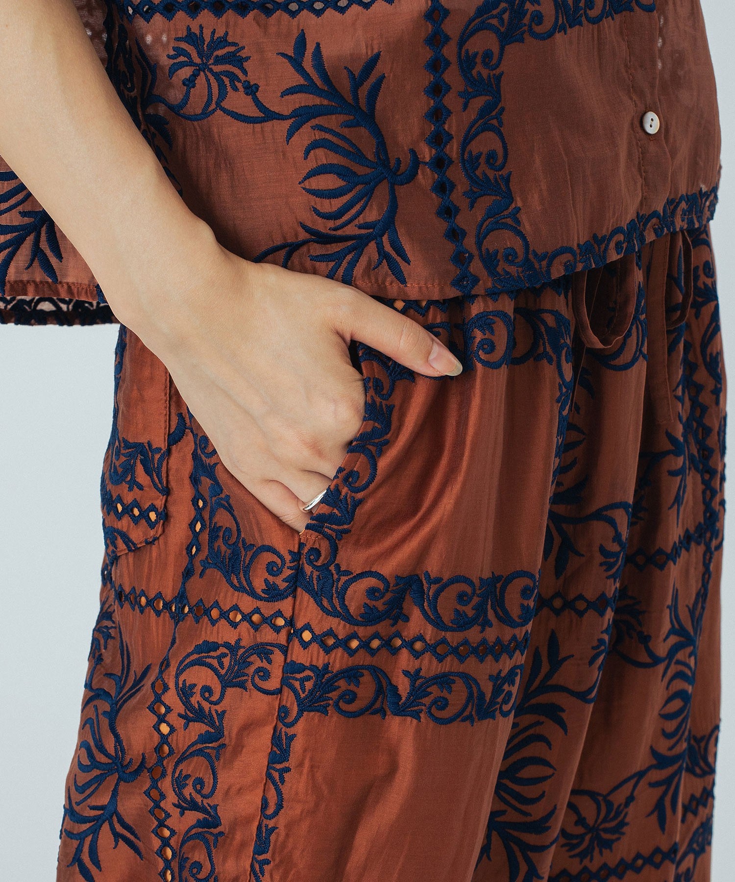 EMBROIDERY PANTS