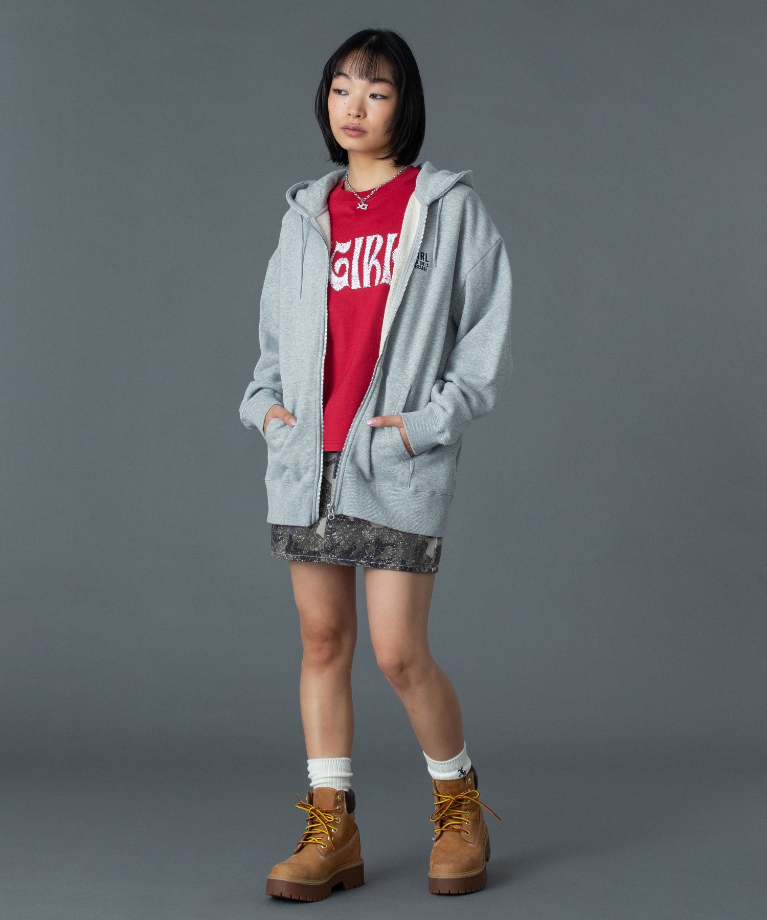 STUDDED LOGO S/S TEE