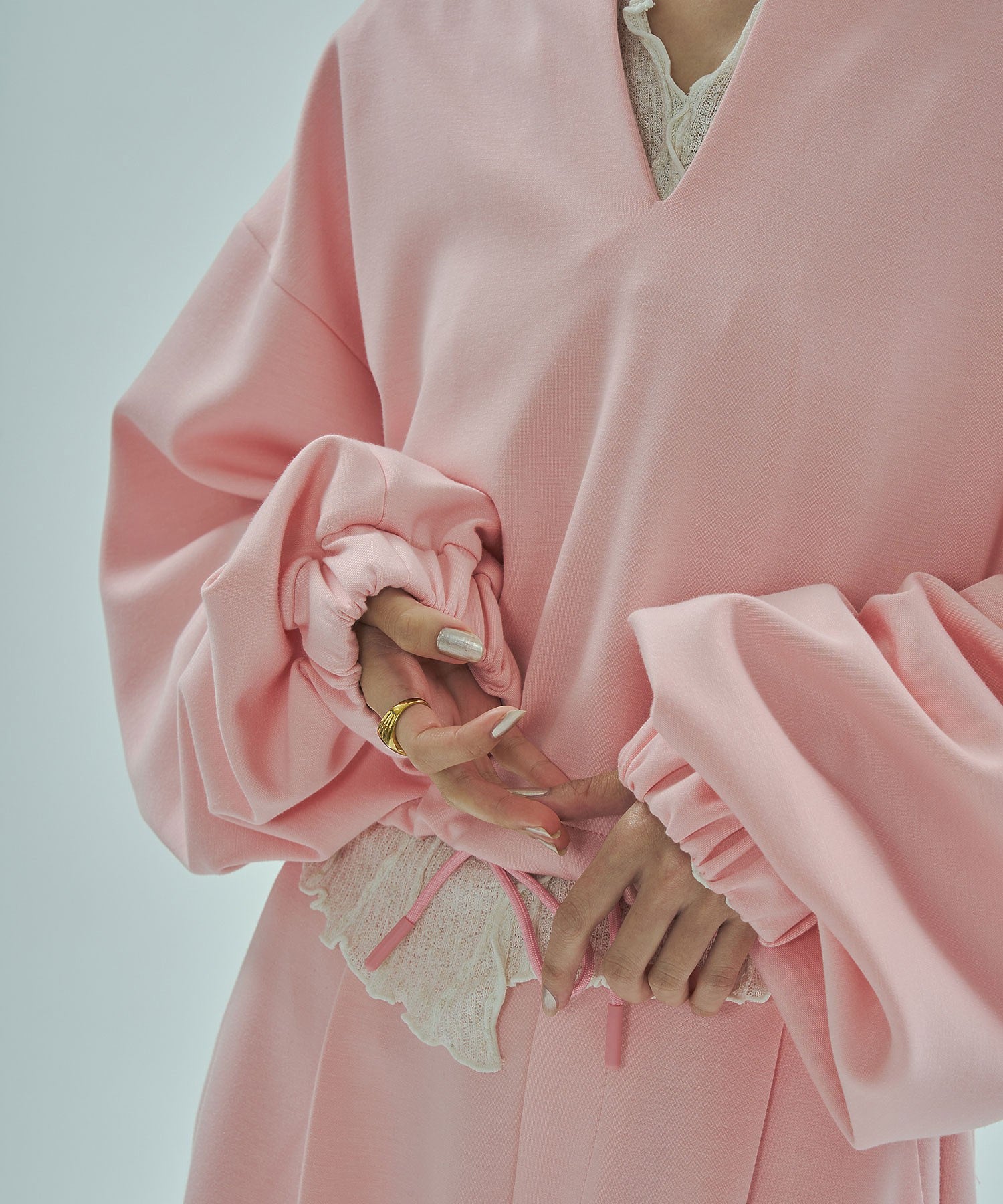 VOLUME SLEEVE CROPPED TOP