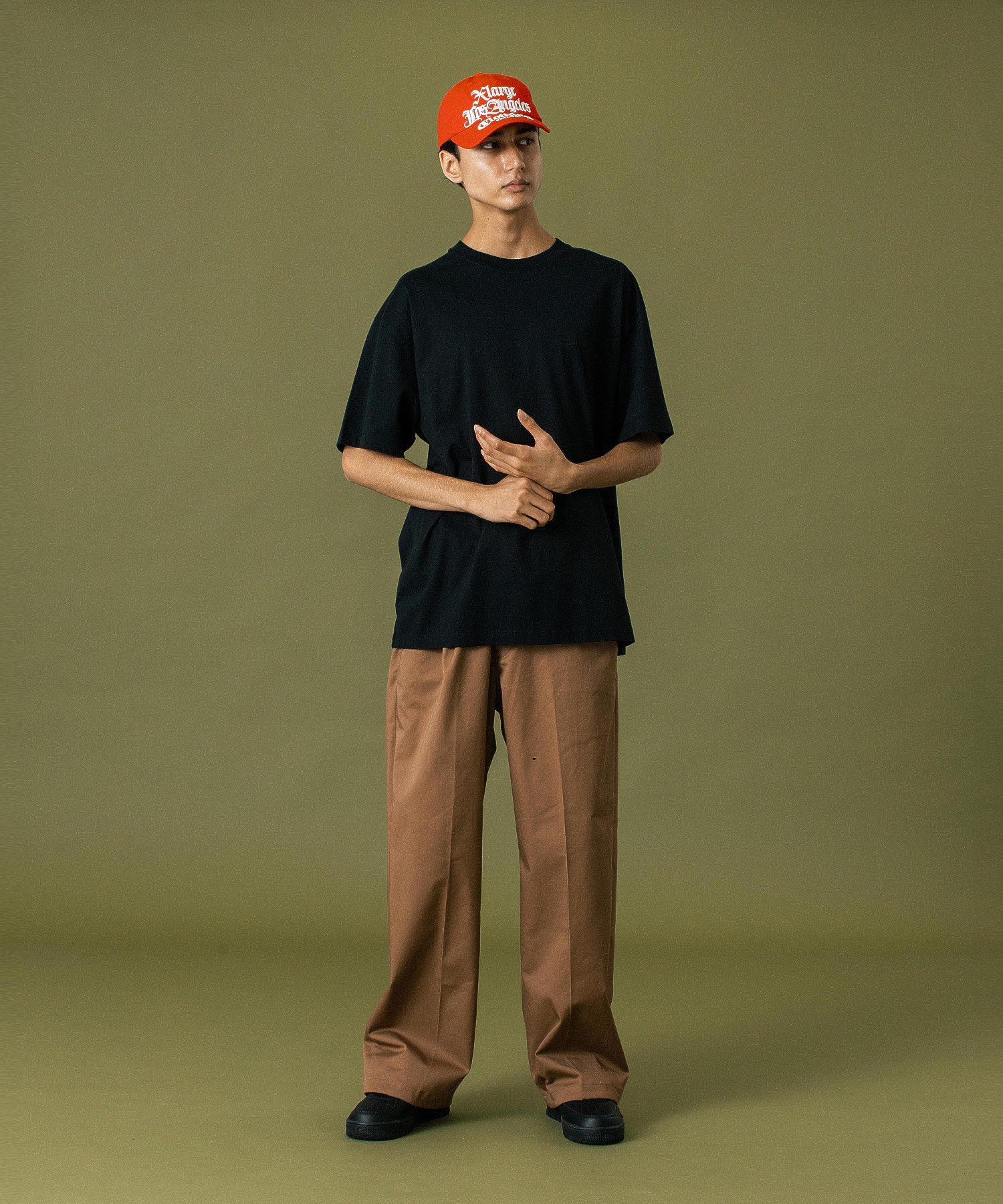 EMBOSSED OLD ENGLISH S/S TEE