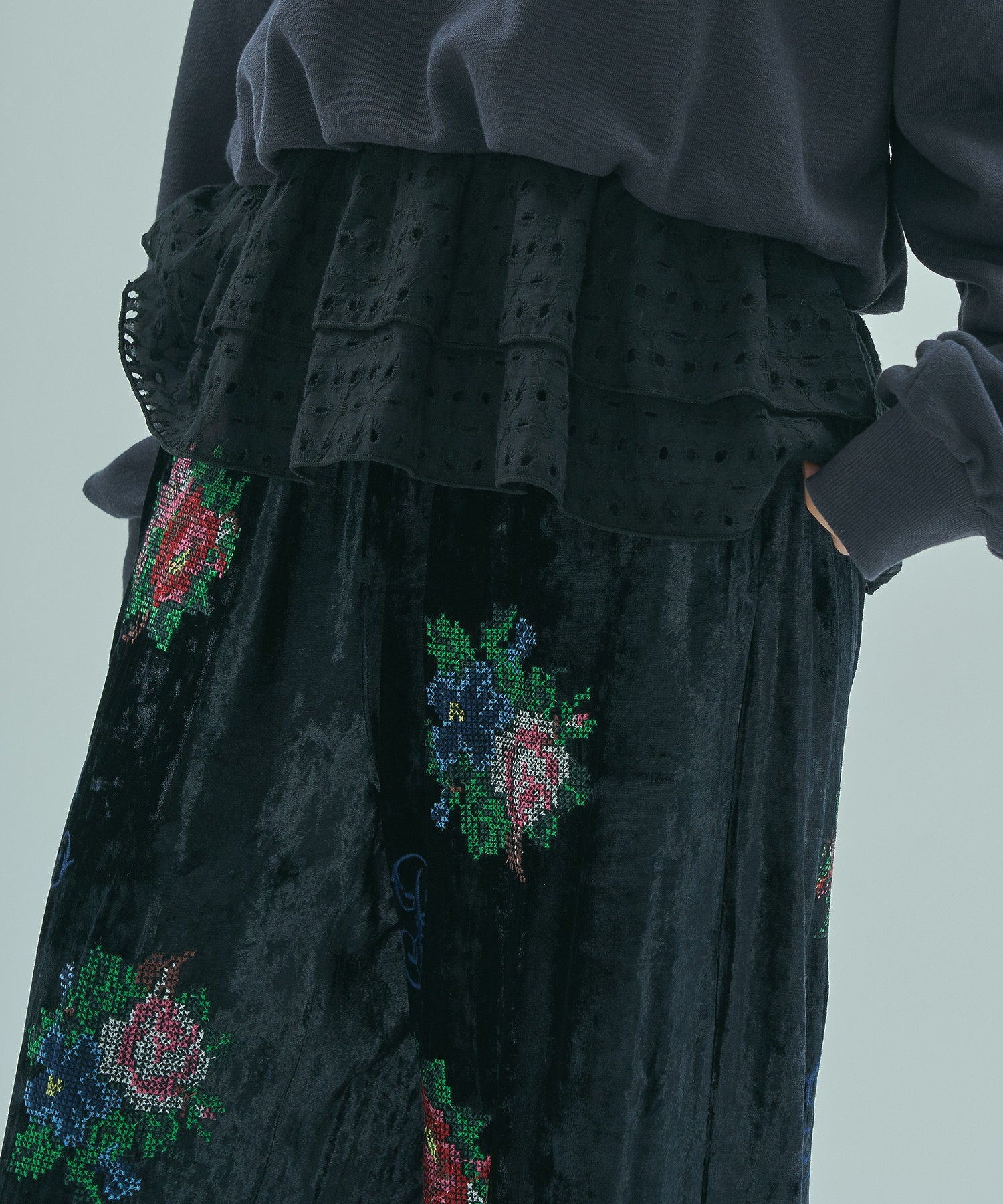 【ROSE BUD別注】INDIA IS BEAUTIFUL/ROSE EMBROIDERY VELVET PANTS
