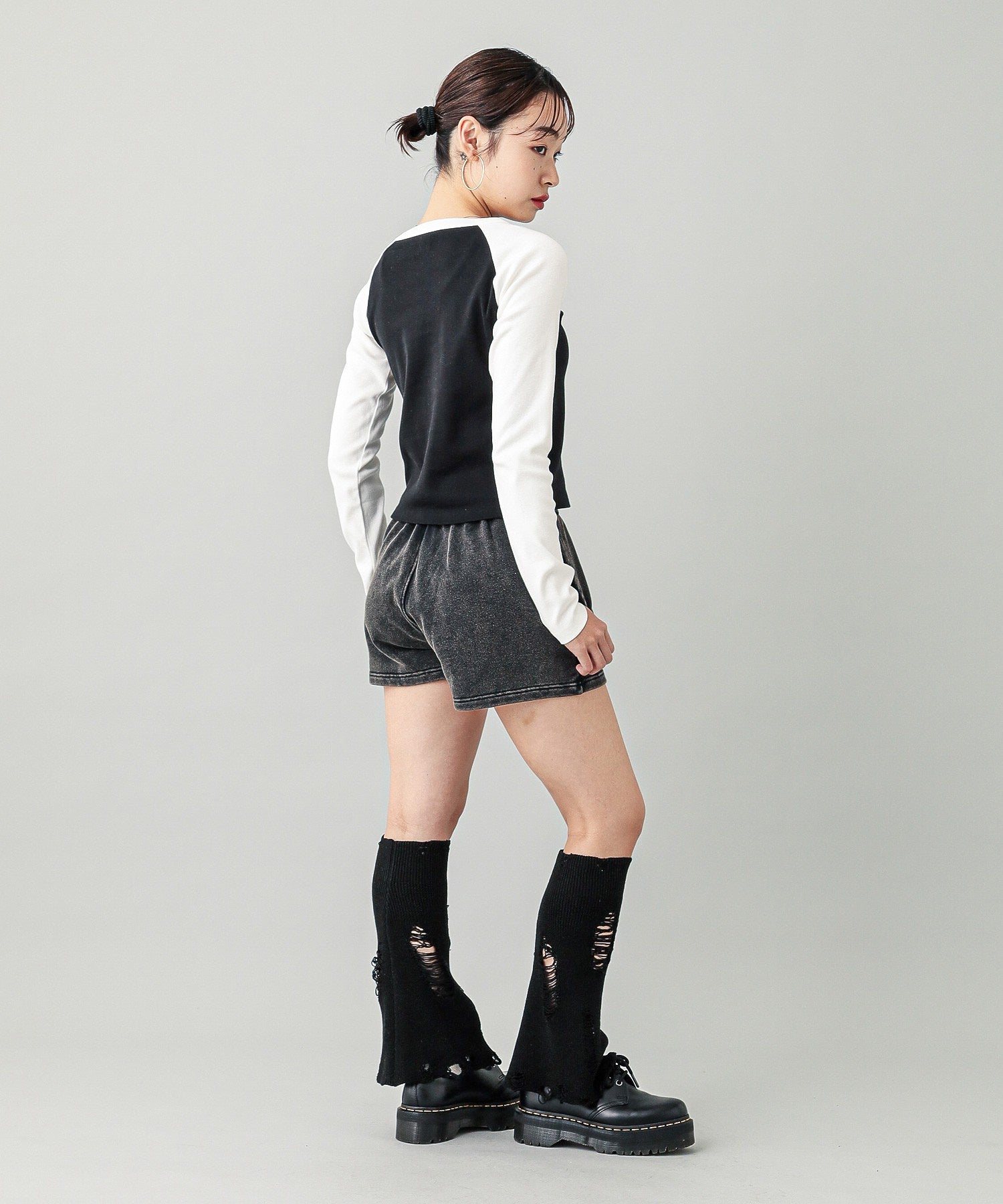 DISTRESSED LEG WARMER