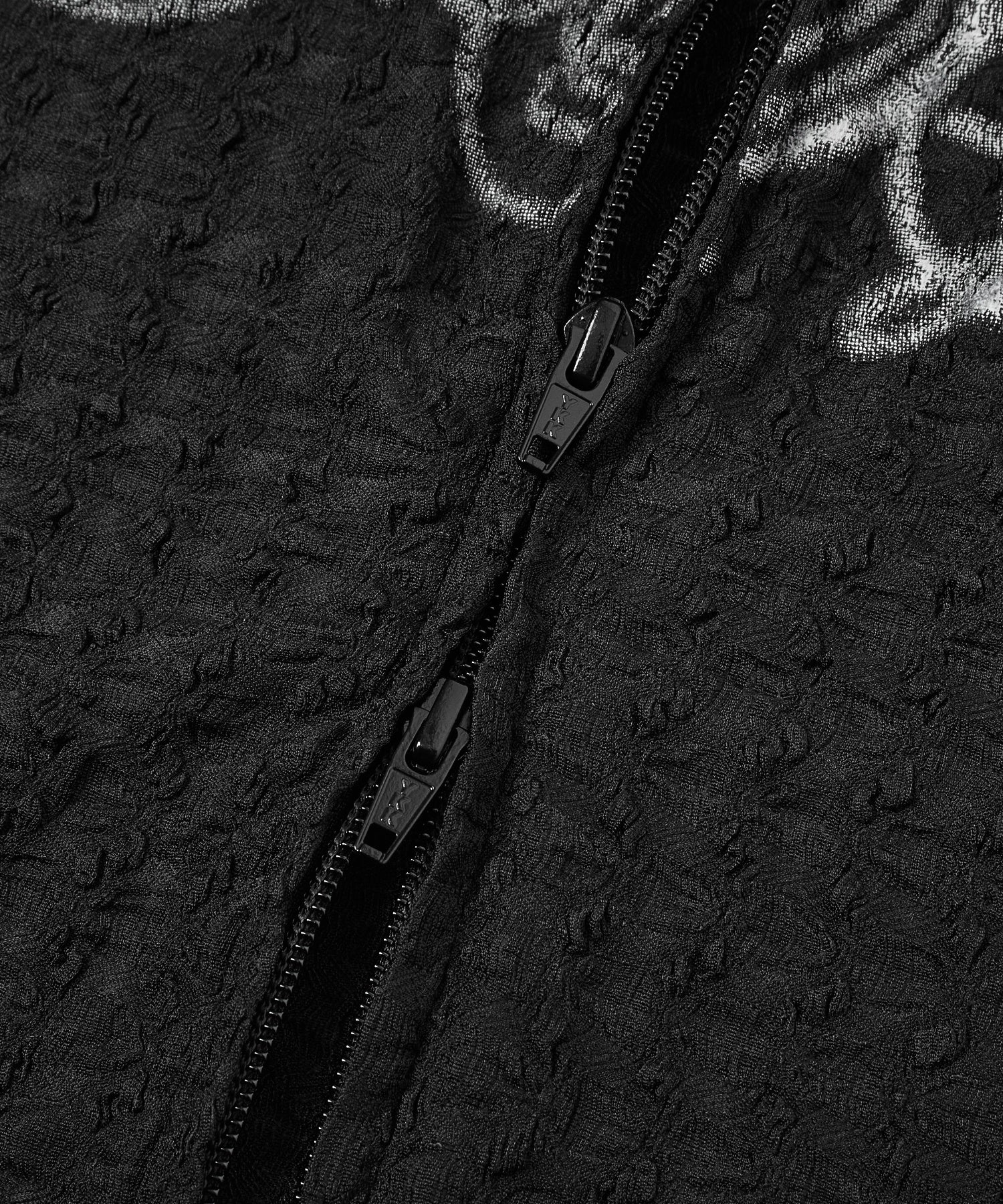 SCRIPT LOGO SHIRRED S/S ZIP UP TOP