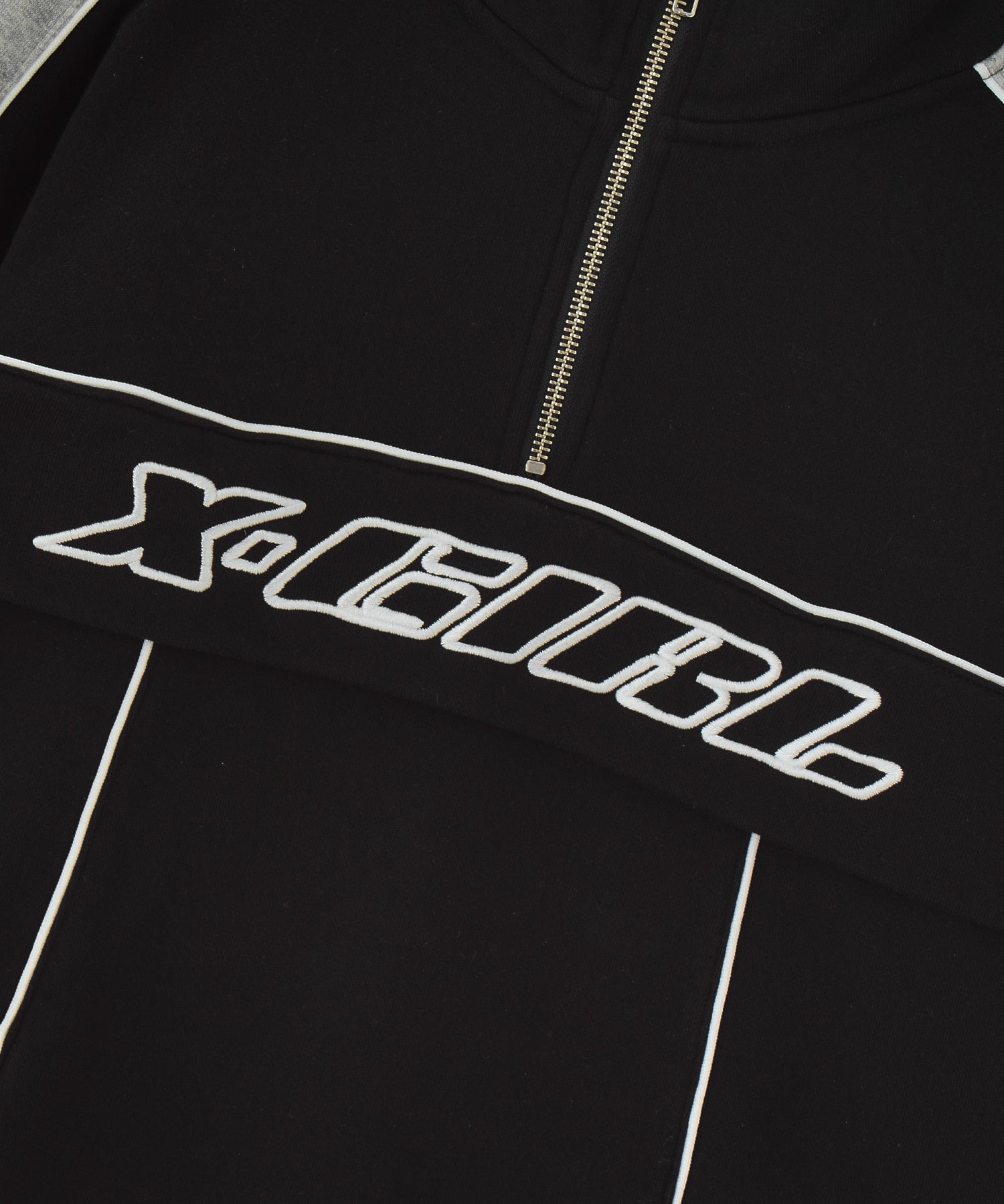 FACE LABEL HALF ZIP SWEAT TOP