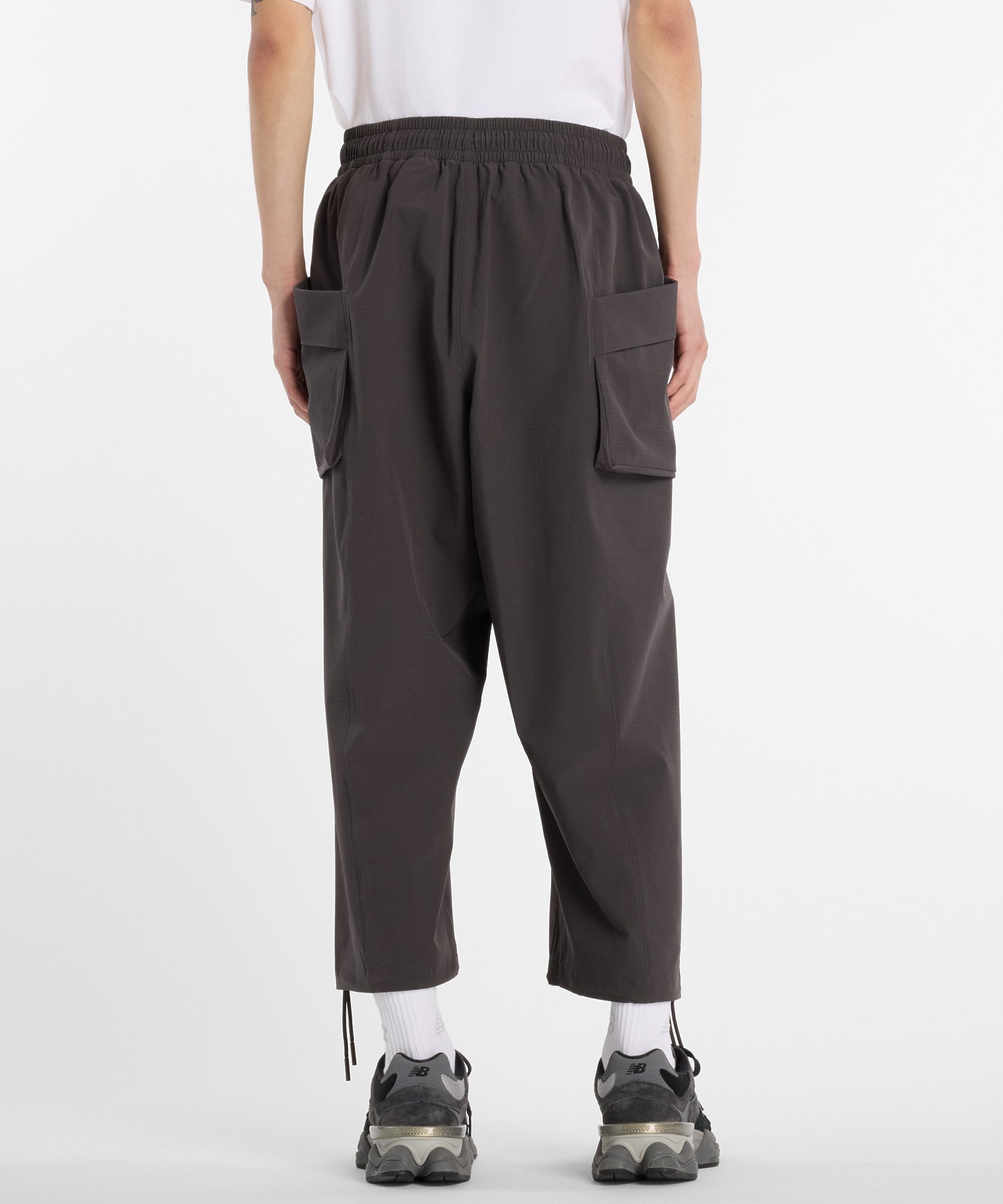 NEW BALANCE/ニューバランス/NB Grey cropped cargo pants MB61A5RJ