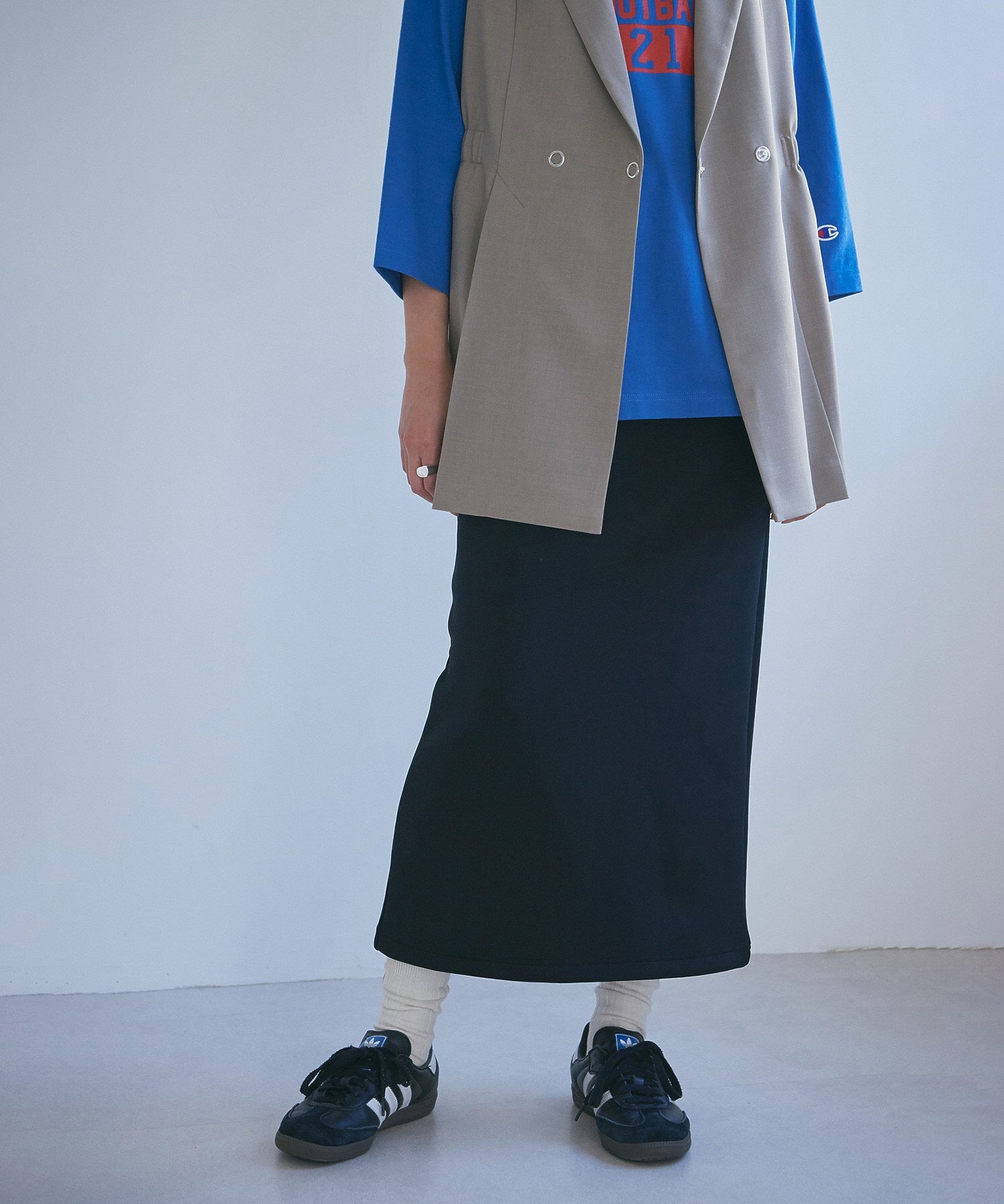 カットタイトスカート