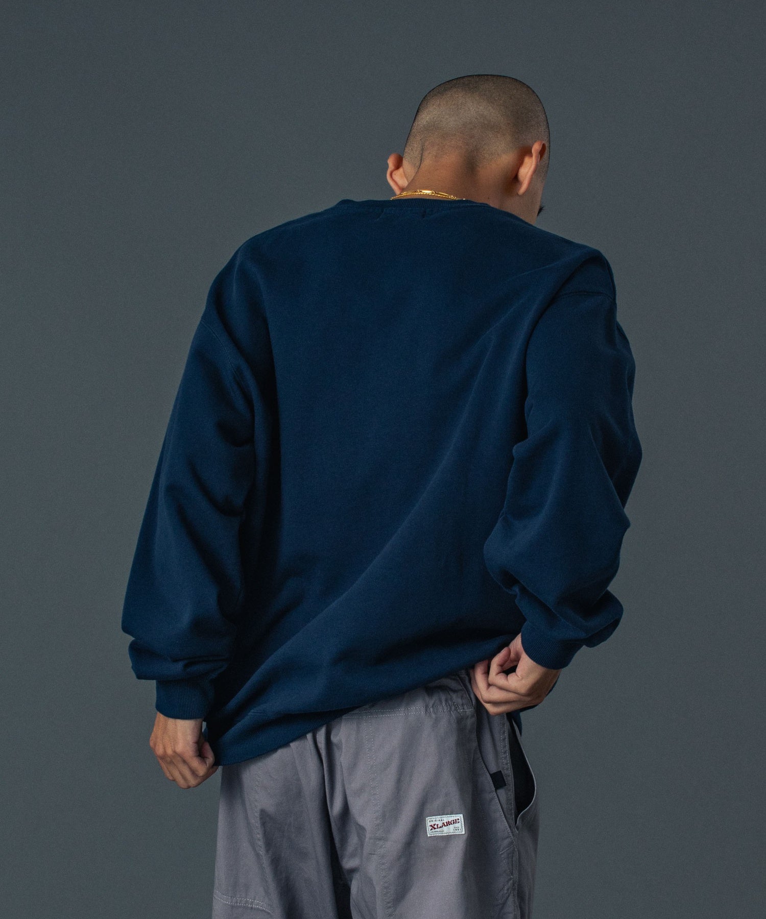 PATCHED OLD ENGLISH CREWNECK SWEATSHIRT