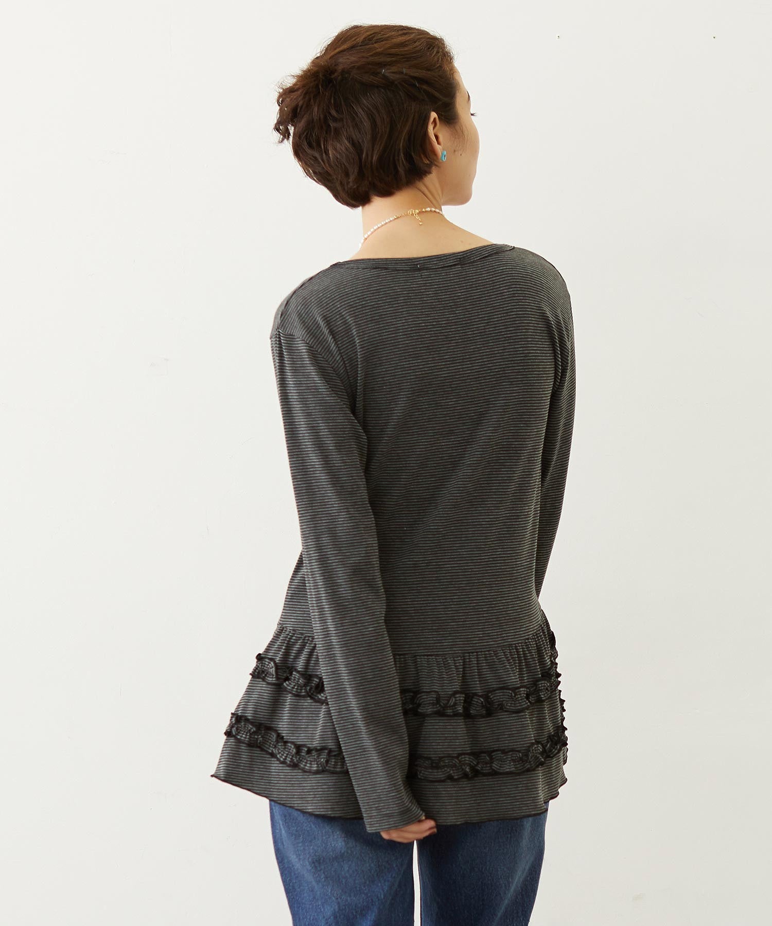 RUFFLE HEM L/S TOP