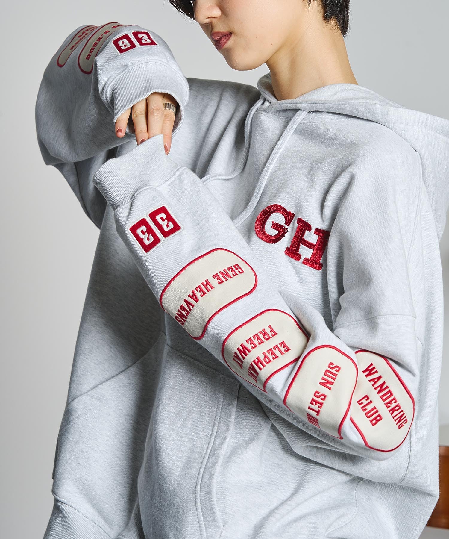 GENE HEAVENS/EMBROIDERY HOODED SWEAT