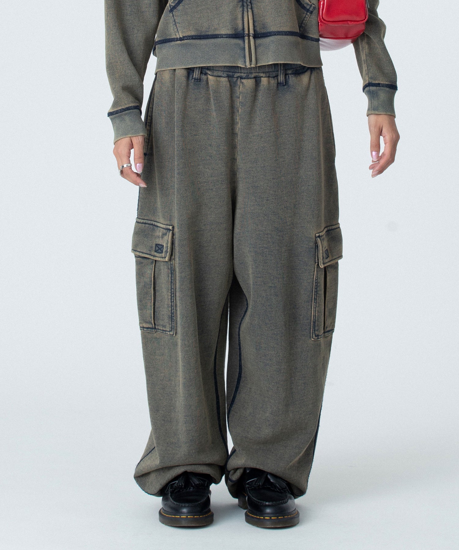 OVERDYED NUMBER PATCH CARGO SWEATPANTS