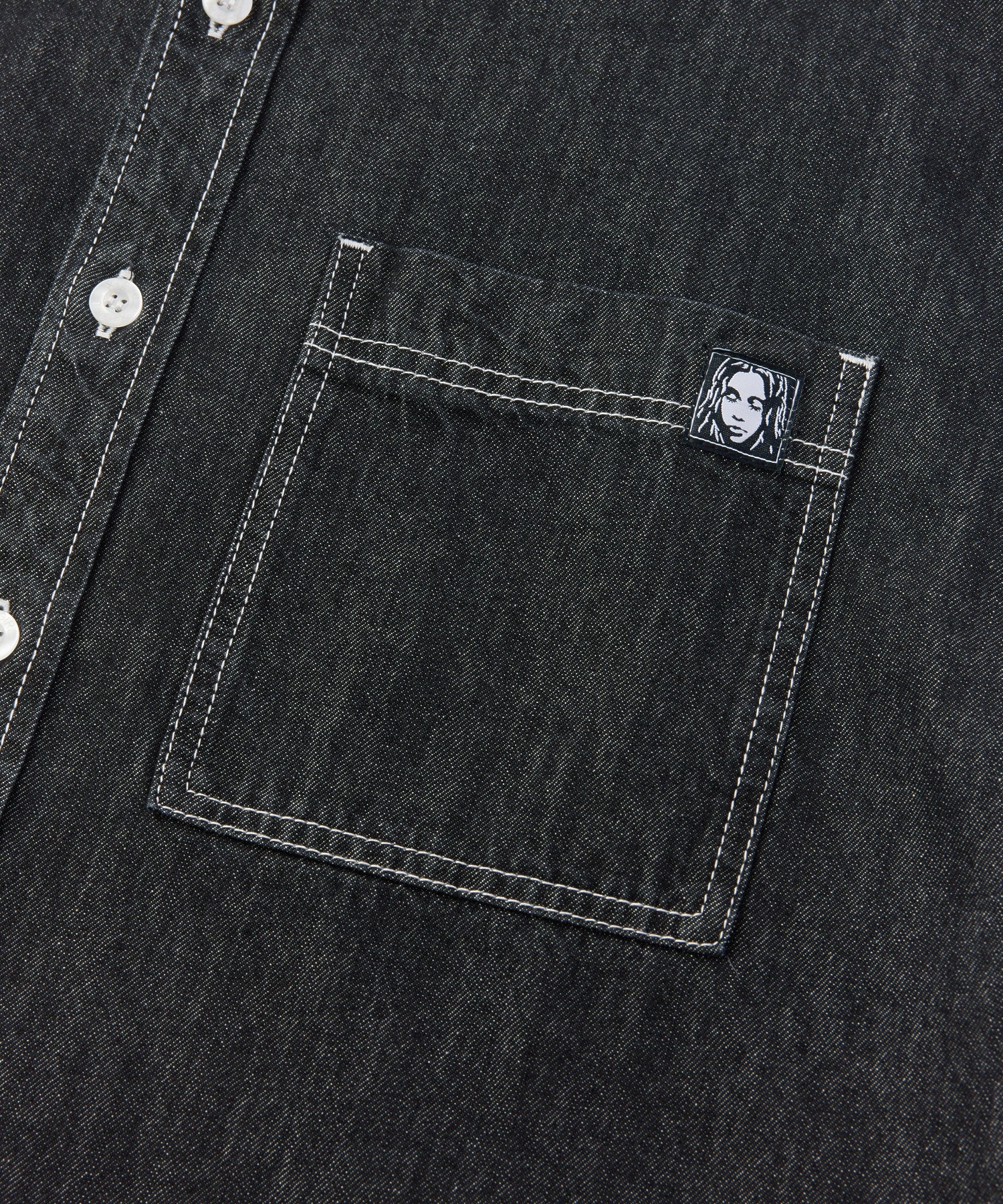 FACE LABEL BUTTON DOWN DENIM S/S SHIRT
