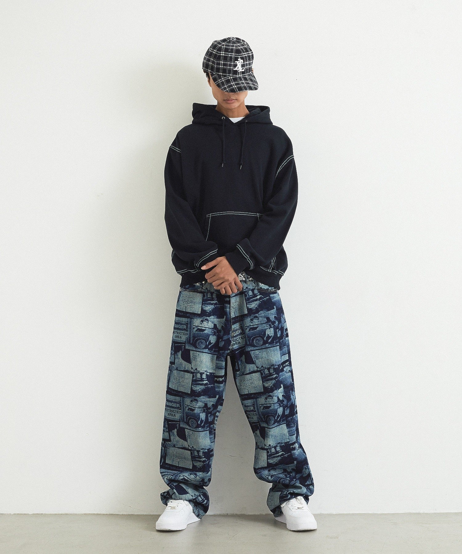 MODEL身長：183cm / 着用サイズ：ONE SIZE