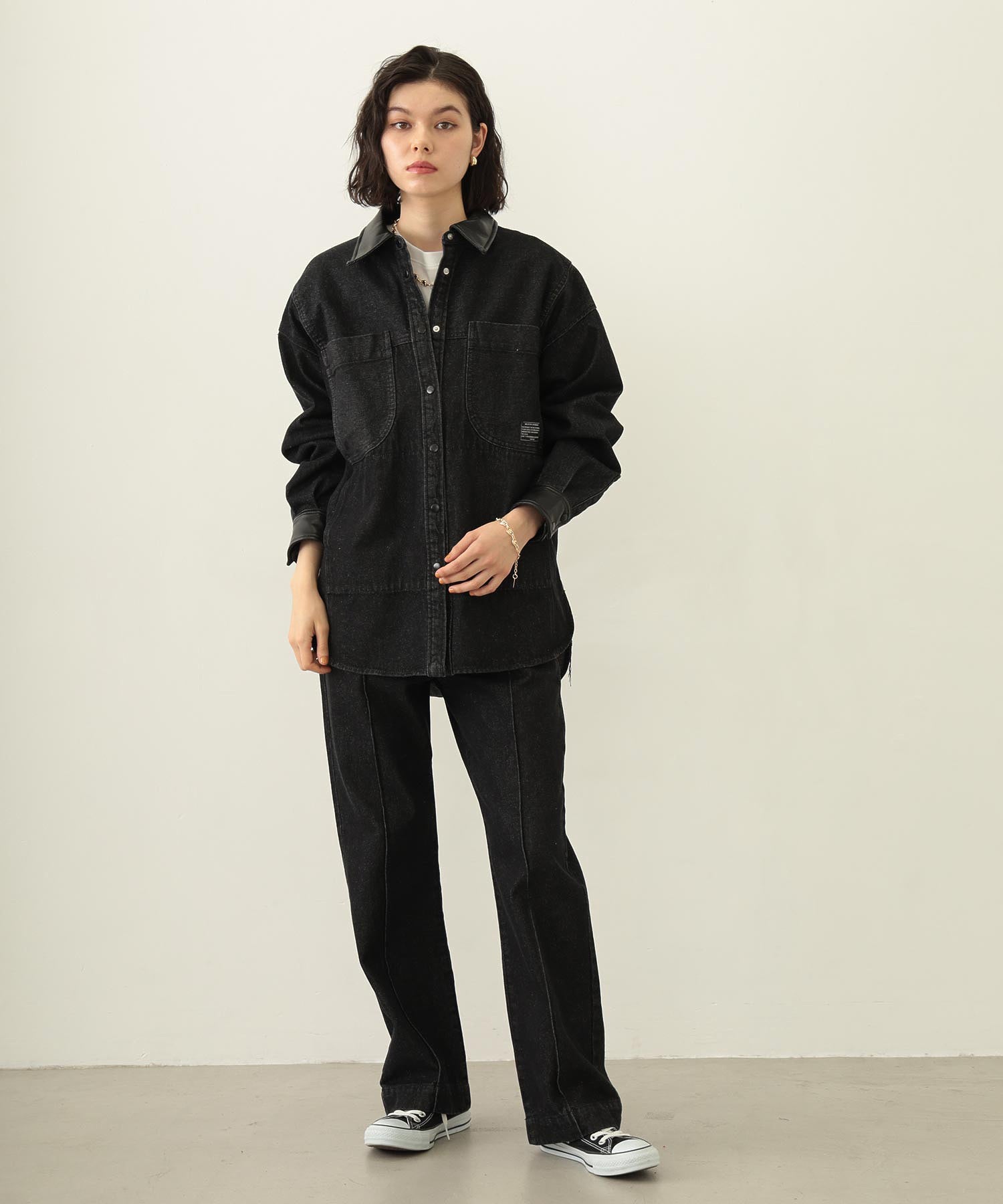 CENTER PLEAT DETAIL DENIM PANTS