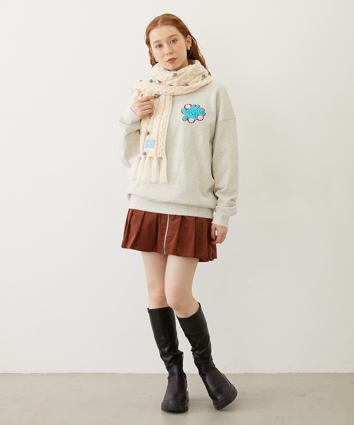 FLOWER LOGO CHENILLE EMBROIDERY SWEAT TOP