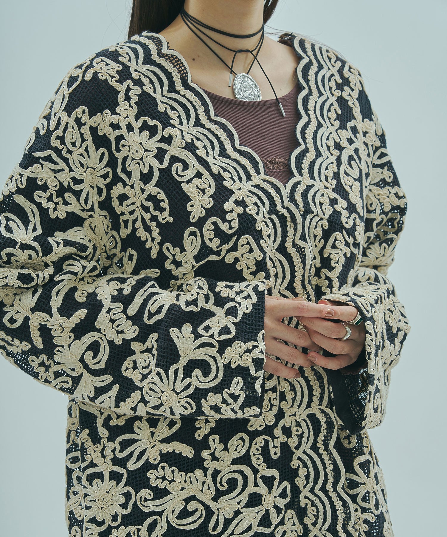 mag.by c/EMBROIDERY MESH SHIRT