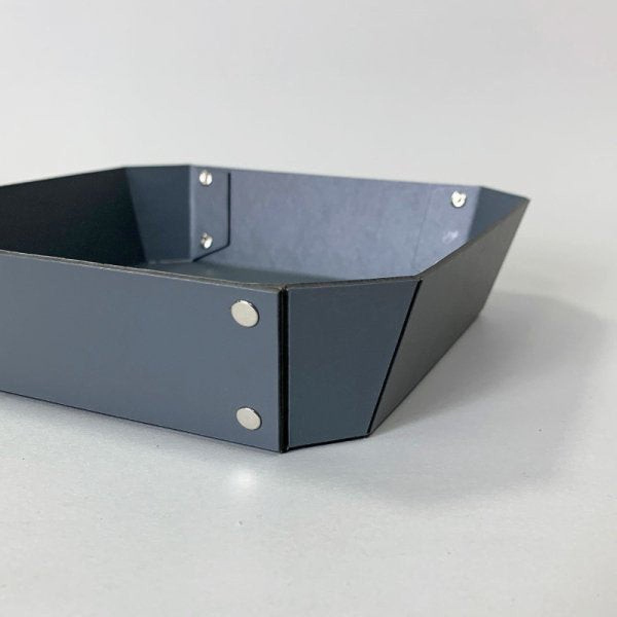 8_TRAY M