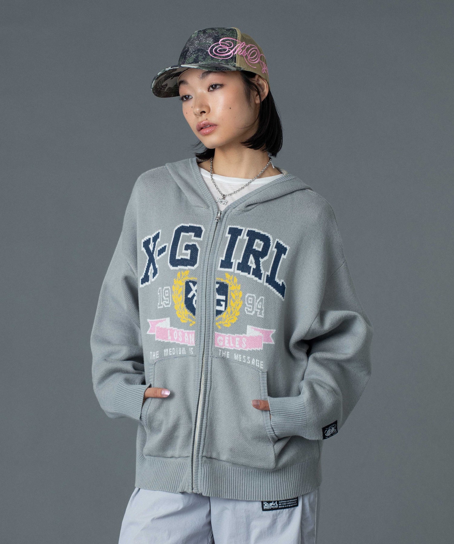 SIDE SCRIPT LOGO TRUCKER CAP