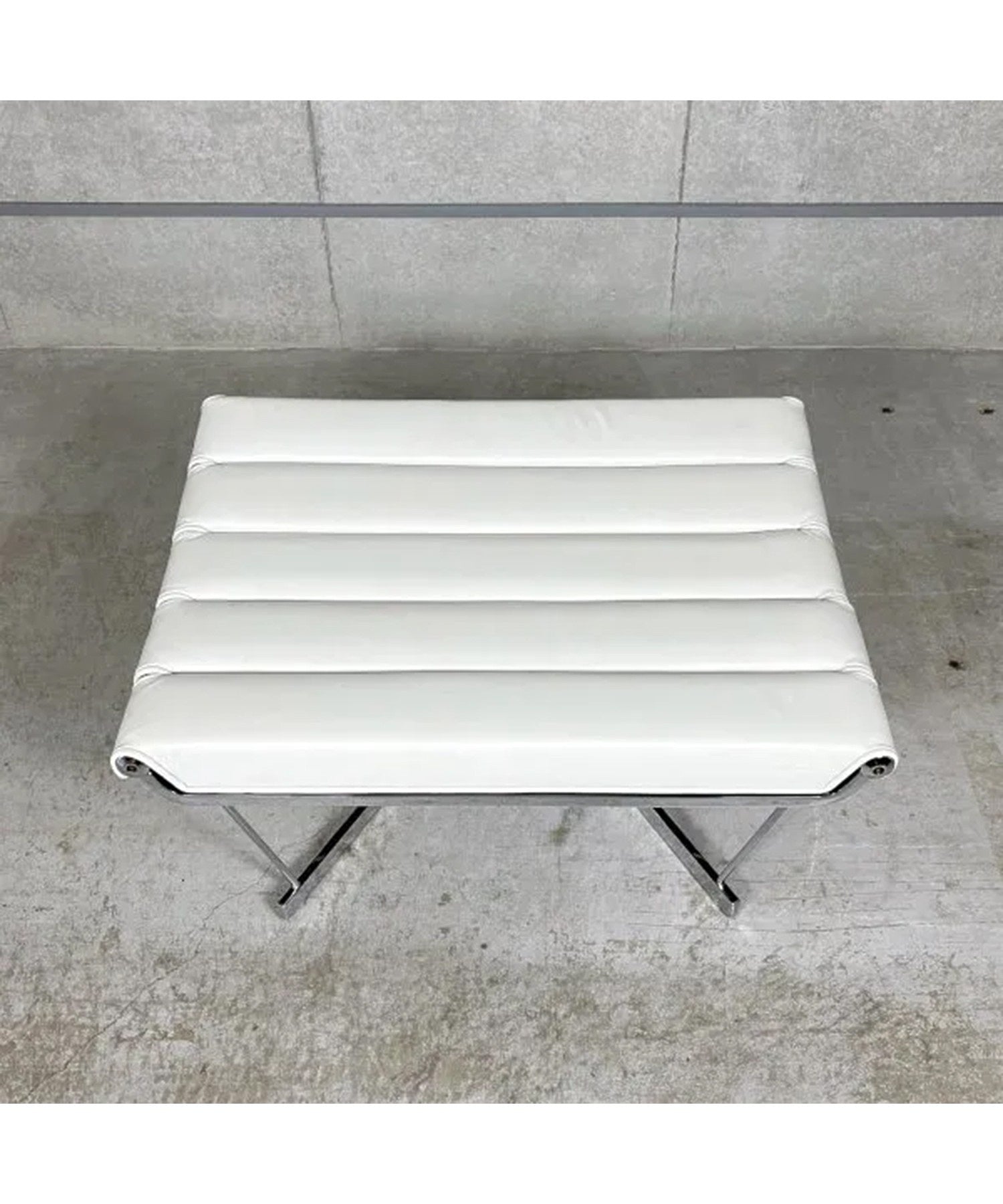 VF Catenary Chair and Ottoman 2301