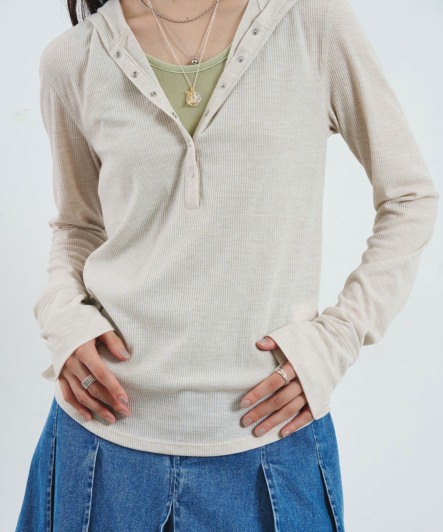 HOODED HENLEY RIB TOP