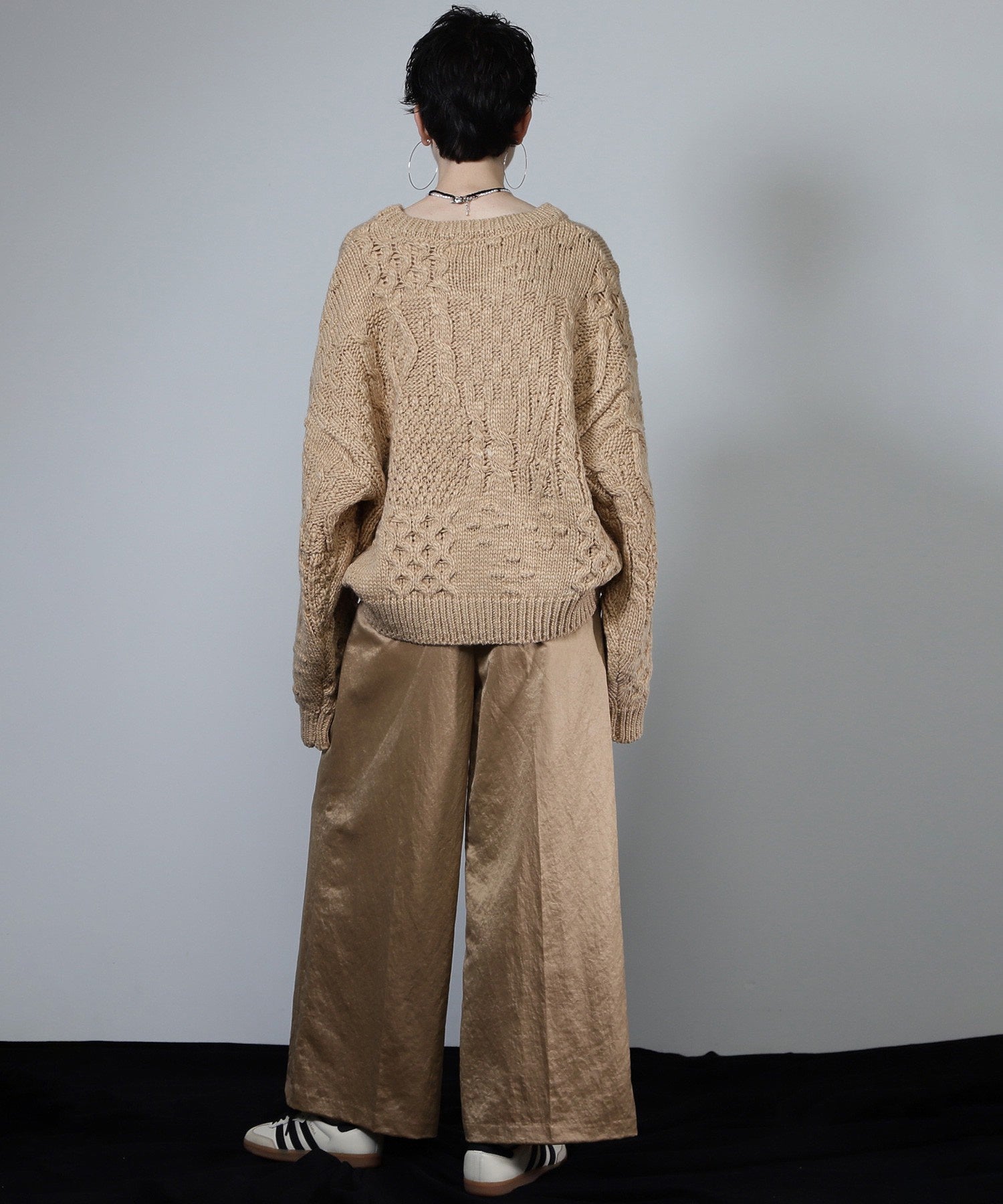 ケーブルニット