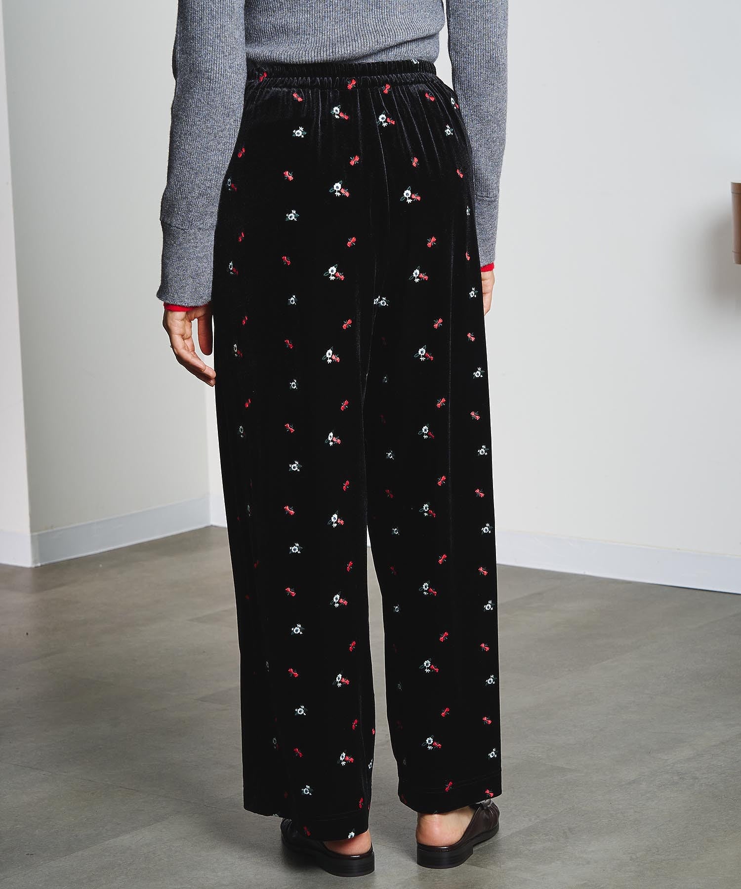EMBROIDERY VELOUR PANTS