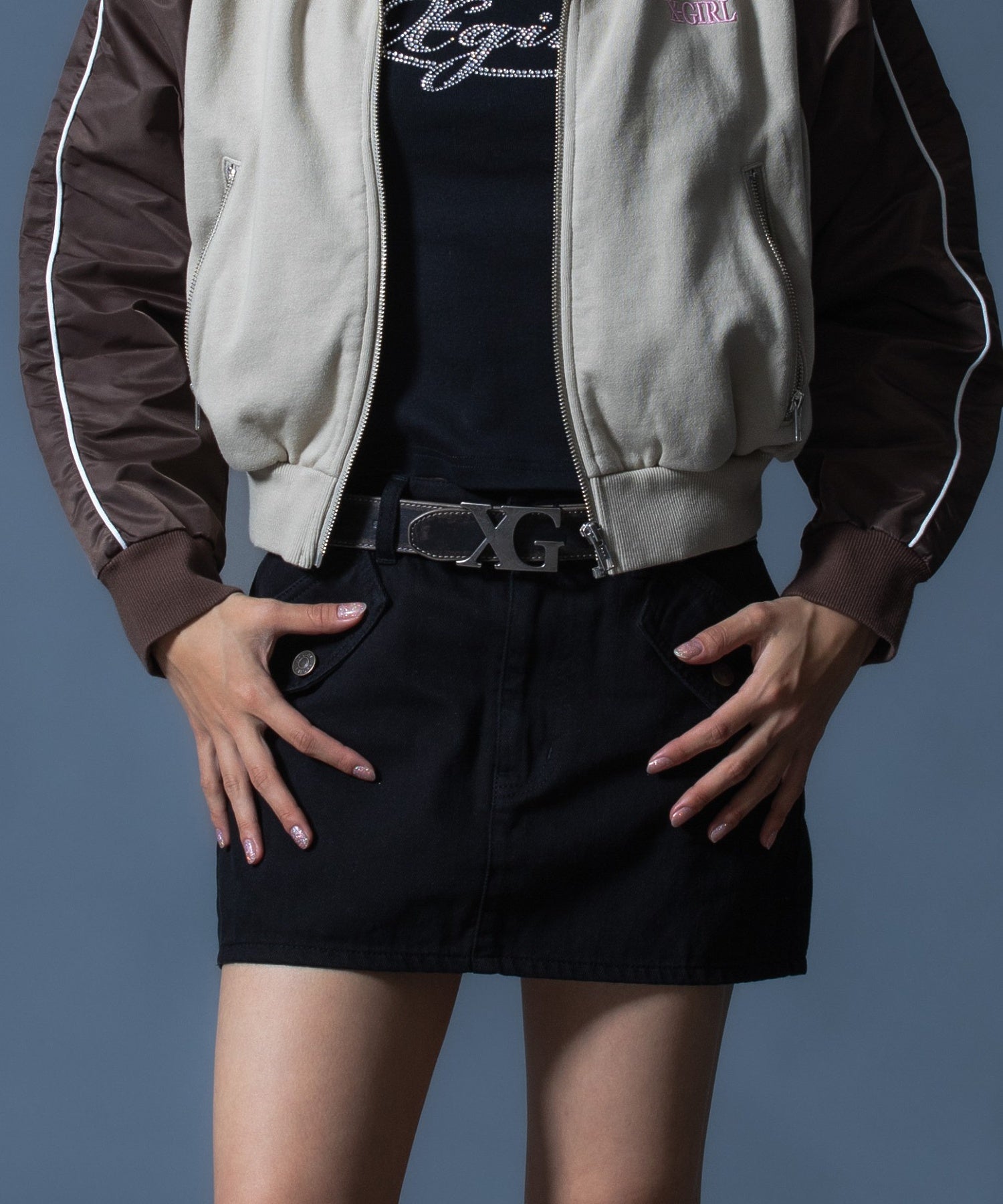XG EMBLEM CLASP FAUX LEATHER BELT