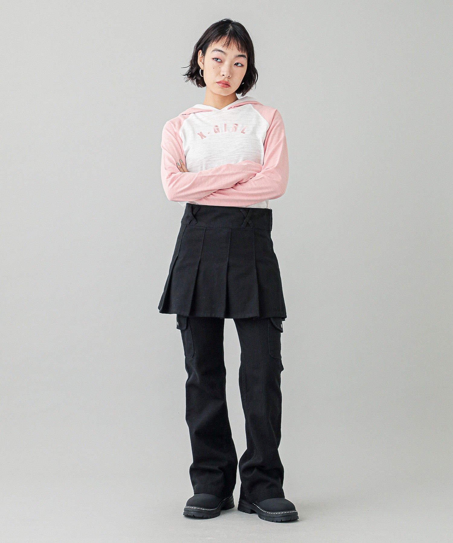 LOW RISE HIP LOGO PANTS