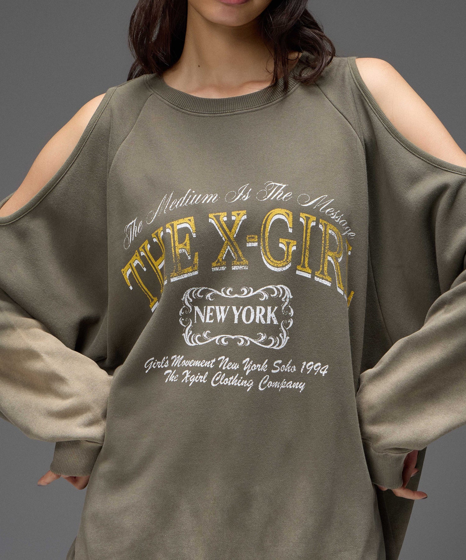 GRADIENT SPRAY OPEN-SHOULDER SWEATSHIRT
