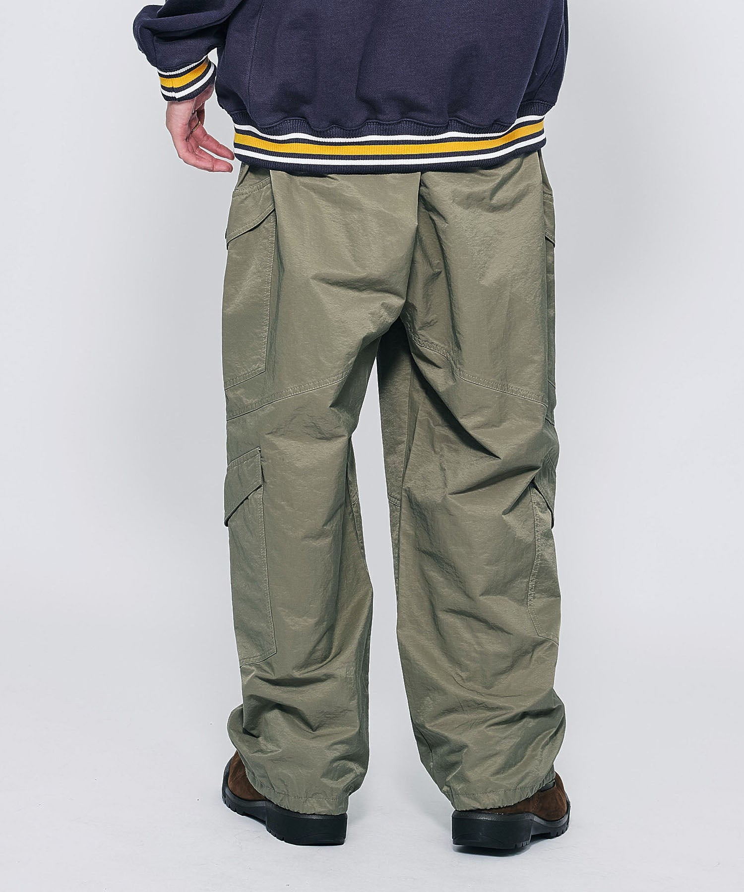 MODEL 身長178cm / 着用サイズ：Lサイズ ※商品の色味の目安は、商品単体の画像をご参照ください。