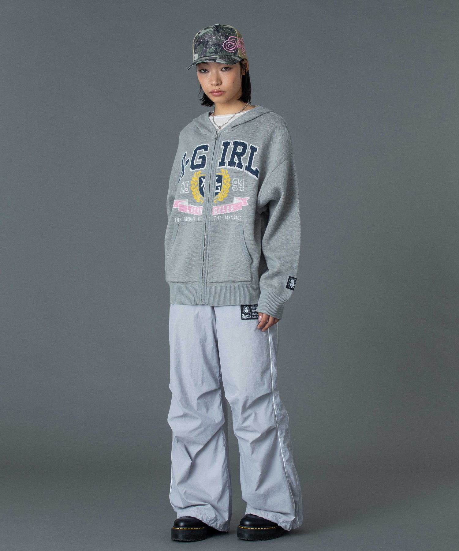 SIDE SCRIPT LOGO TRUCKER CAP