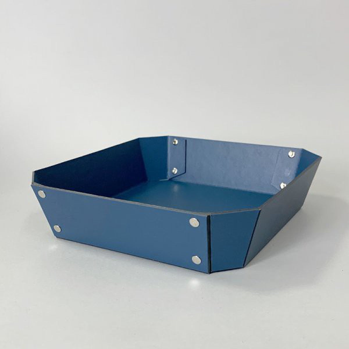 8_TRAY M