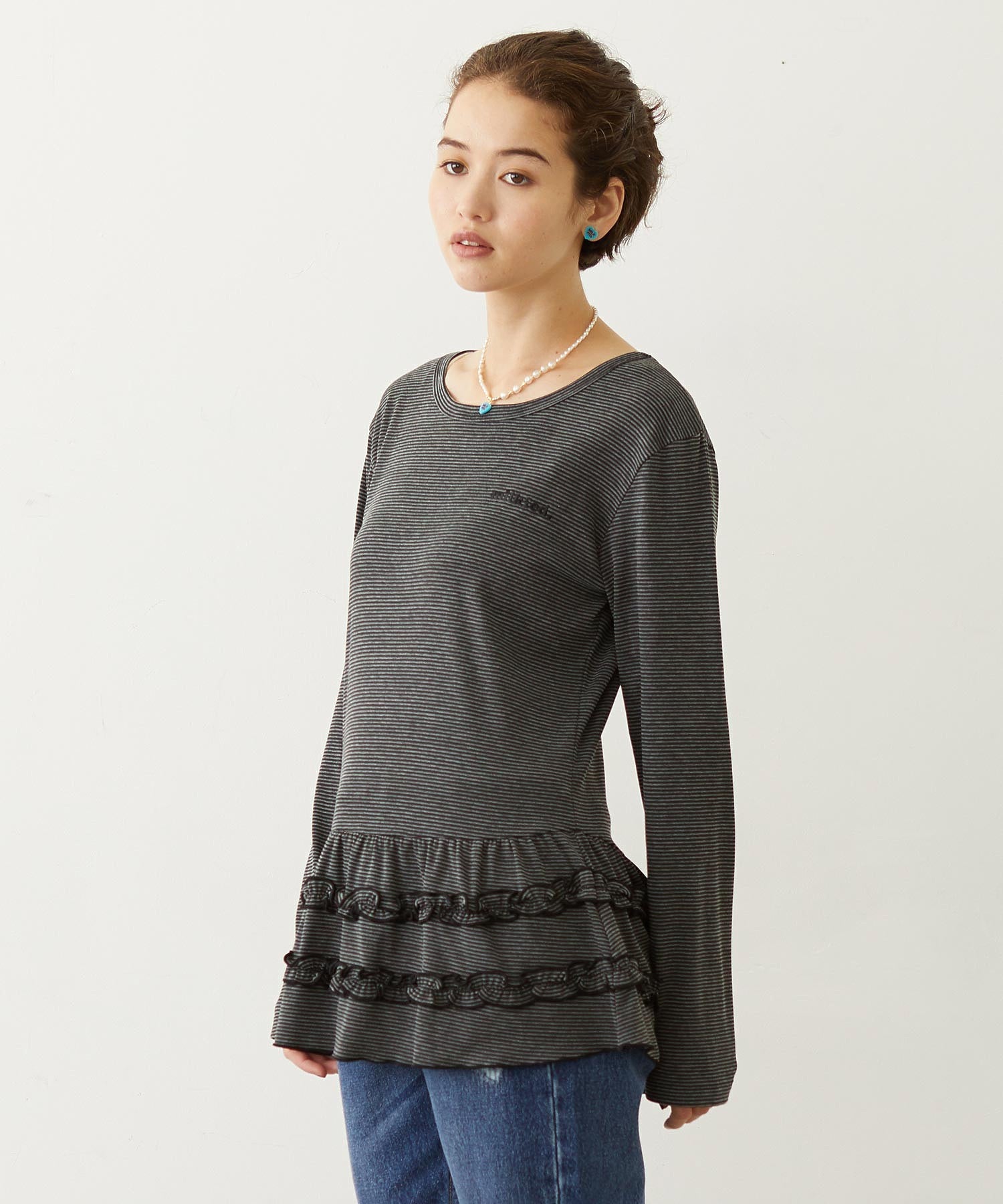 RUFFLE HEM L/S TOP