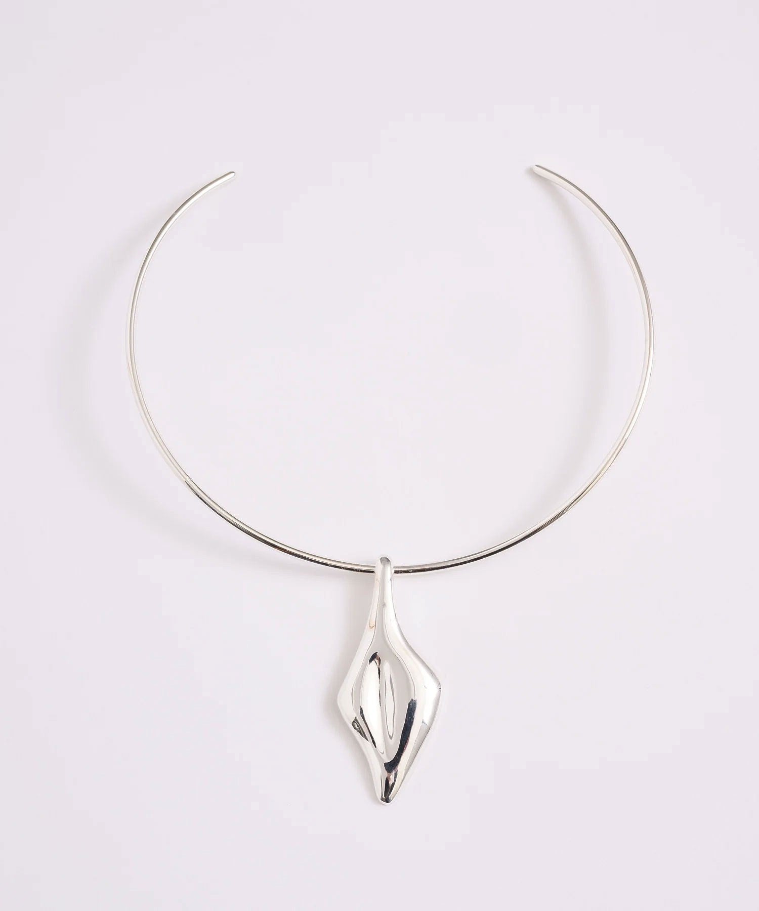 loni/LEAF PLATE CHOKER