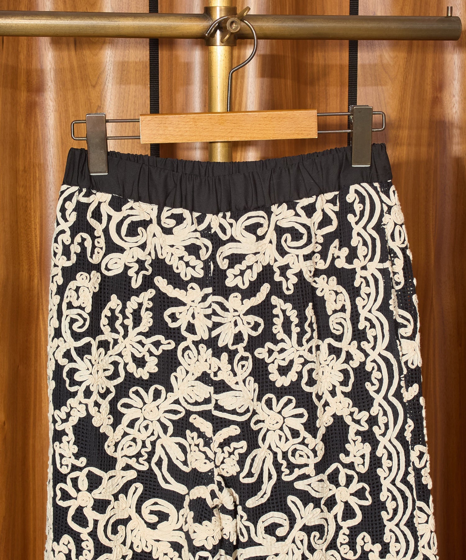 mag.by c/EMBROIDERY MESH PANTS