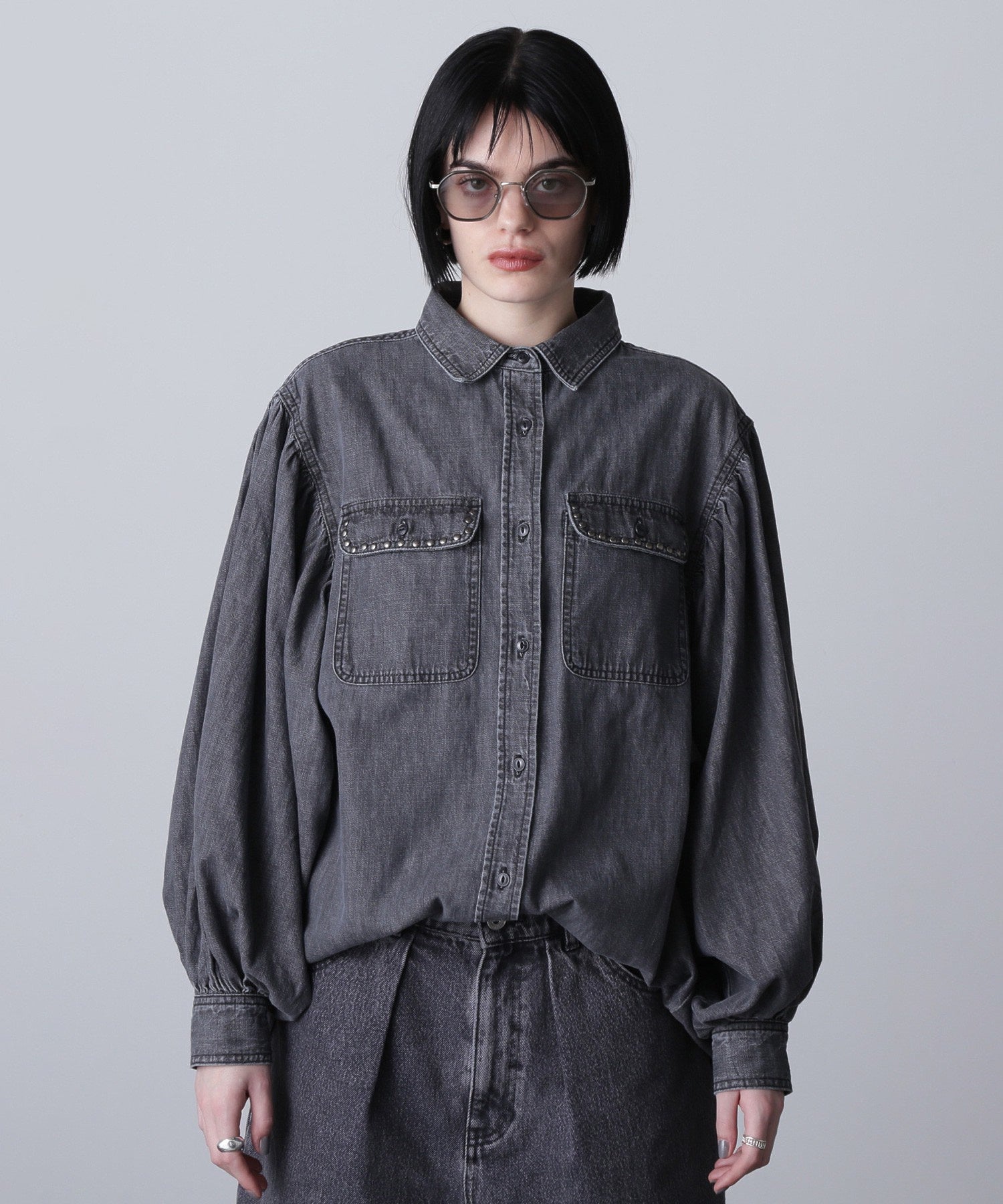 GENE HEAVENS/VOLUME SLEEVE DENIM SHIRT WITH STUDS