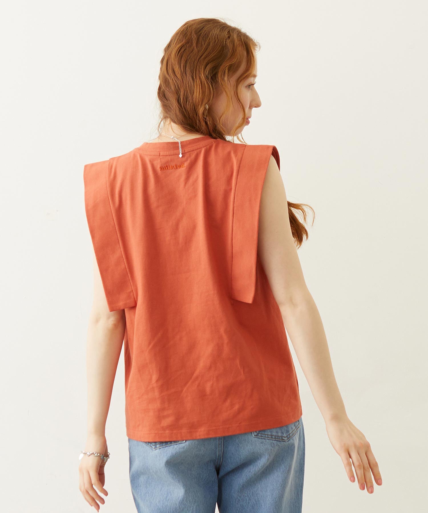 BOXY SLEEVELESS TOP