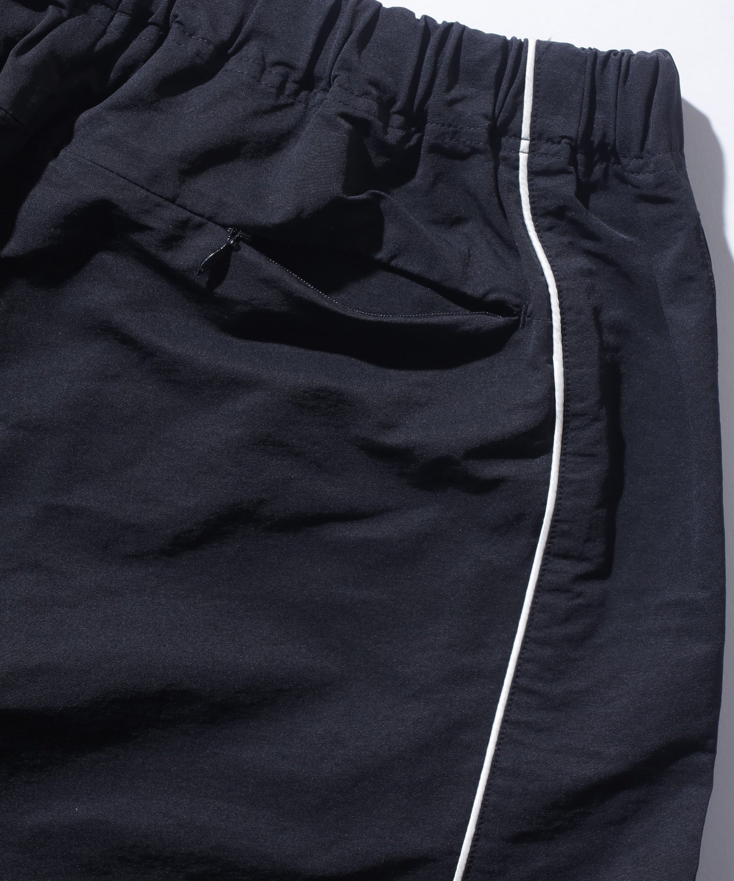 CURVED NYLON PANTS